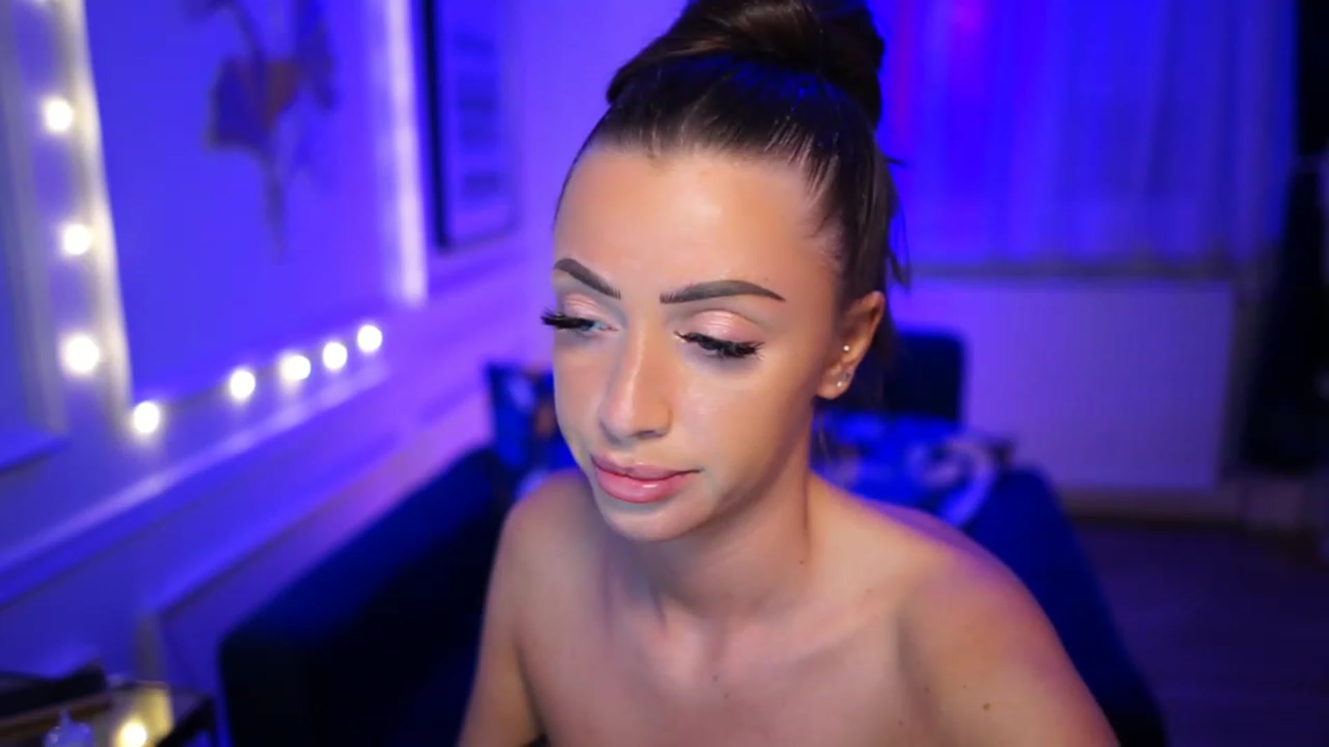 Gallery image thumbnail from emma_ruby's myfreecams stream on, 03/14/2023, 20:47 image 20 of 20