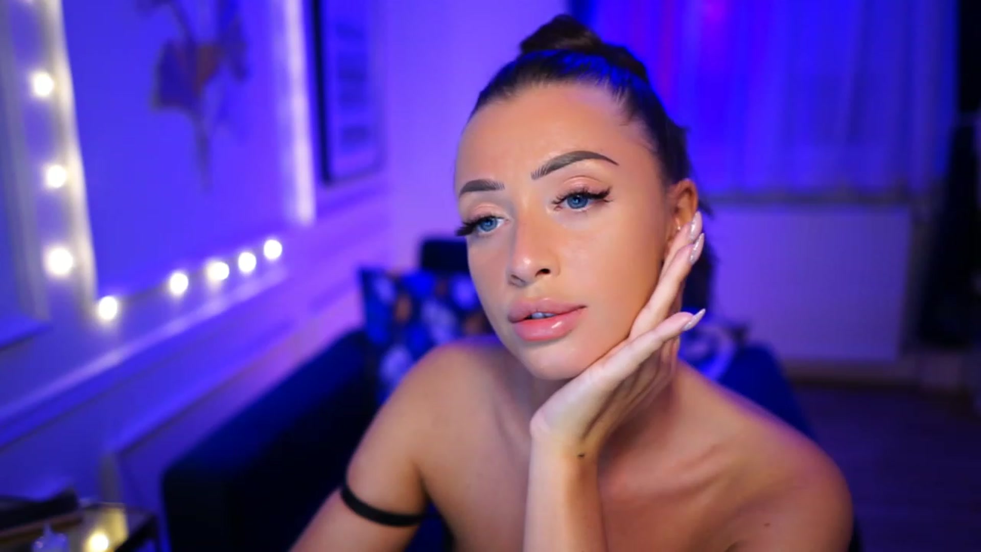 Gallery image thumbnail from emma_ruby's myfreecams stream on, 03/14/2023, 20:47 image 16 of 20