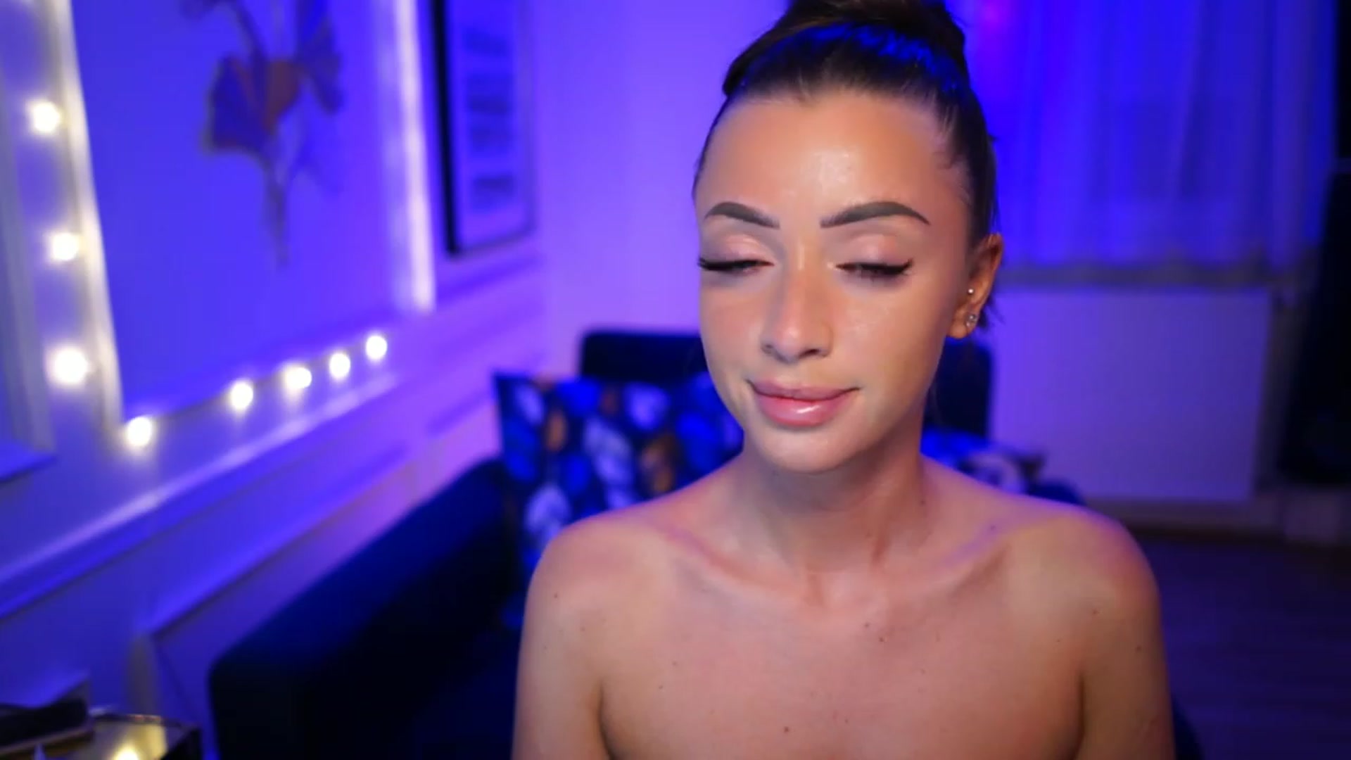 Gallery image thumbnail from emma_ruby's myfreecams stream on, 03/14/2023, 20:47 image 13 of 20
