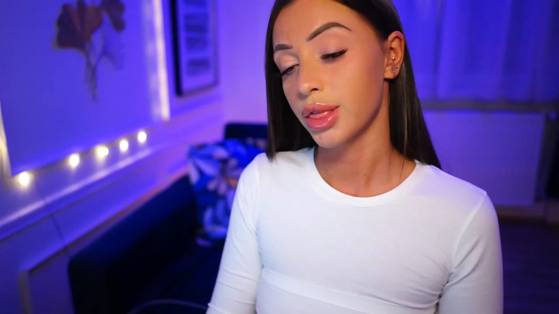 Gallery image thumbnail from emma_ruby's myfreecams stream on, 03/17/2023, 18:11 image 15 of 20