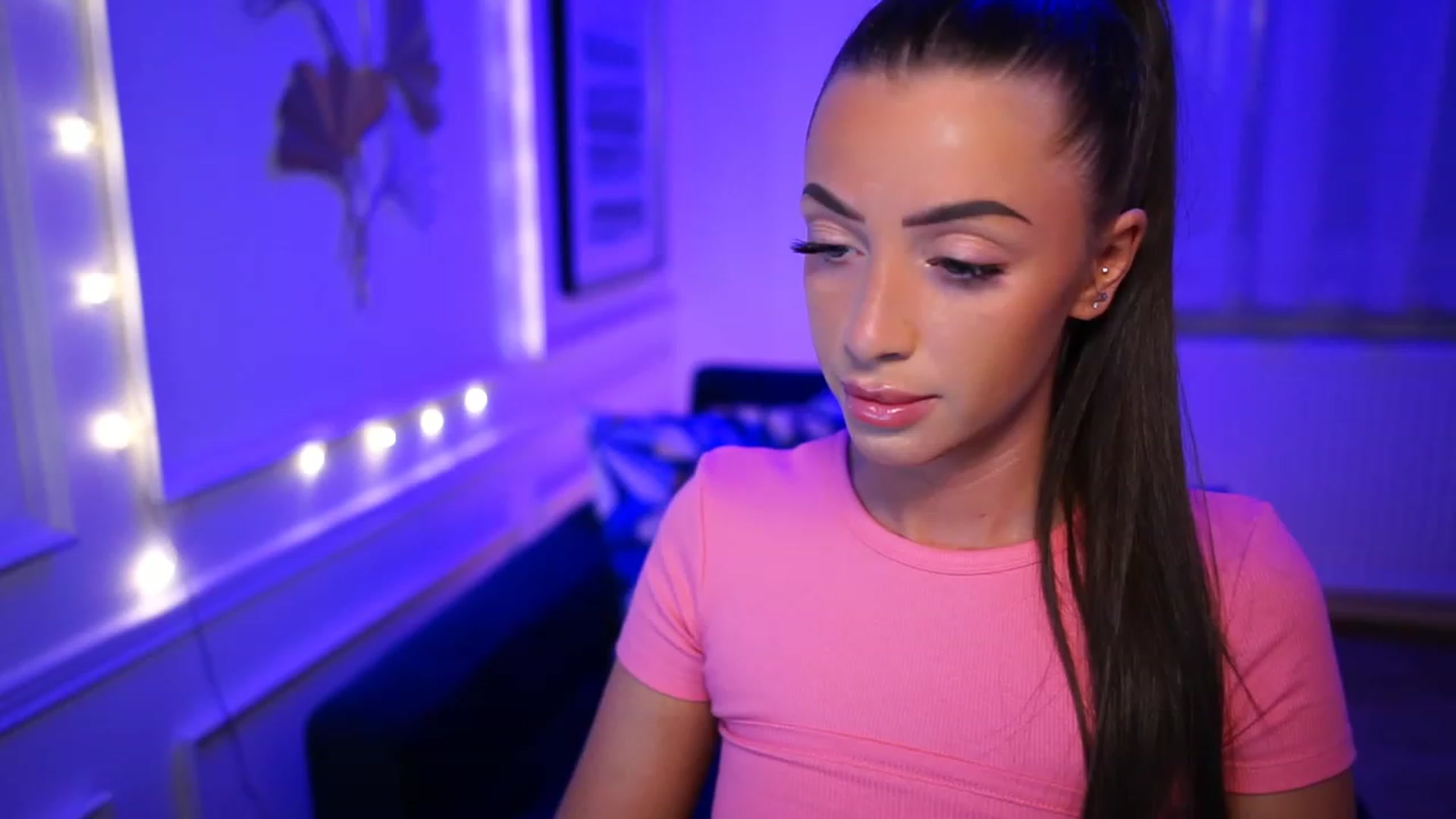 Gallery image thumbnail from emma_ruby's myfreecams stream on, 03/18/2023, 17:43 image 6 of 20
