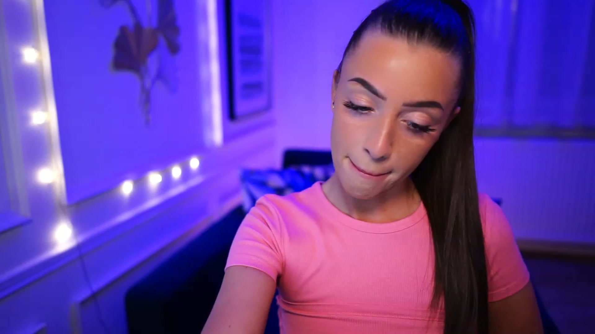 Gallery image thumbnail from emma_ruby's myfreecams stream on, 03/18/2023, 17:43 image 7 of 20