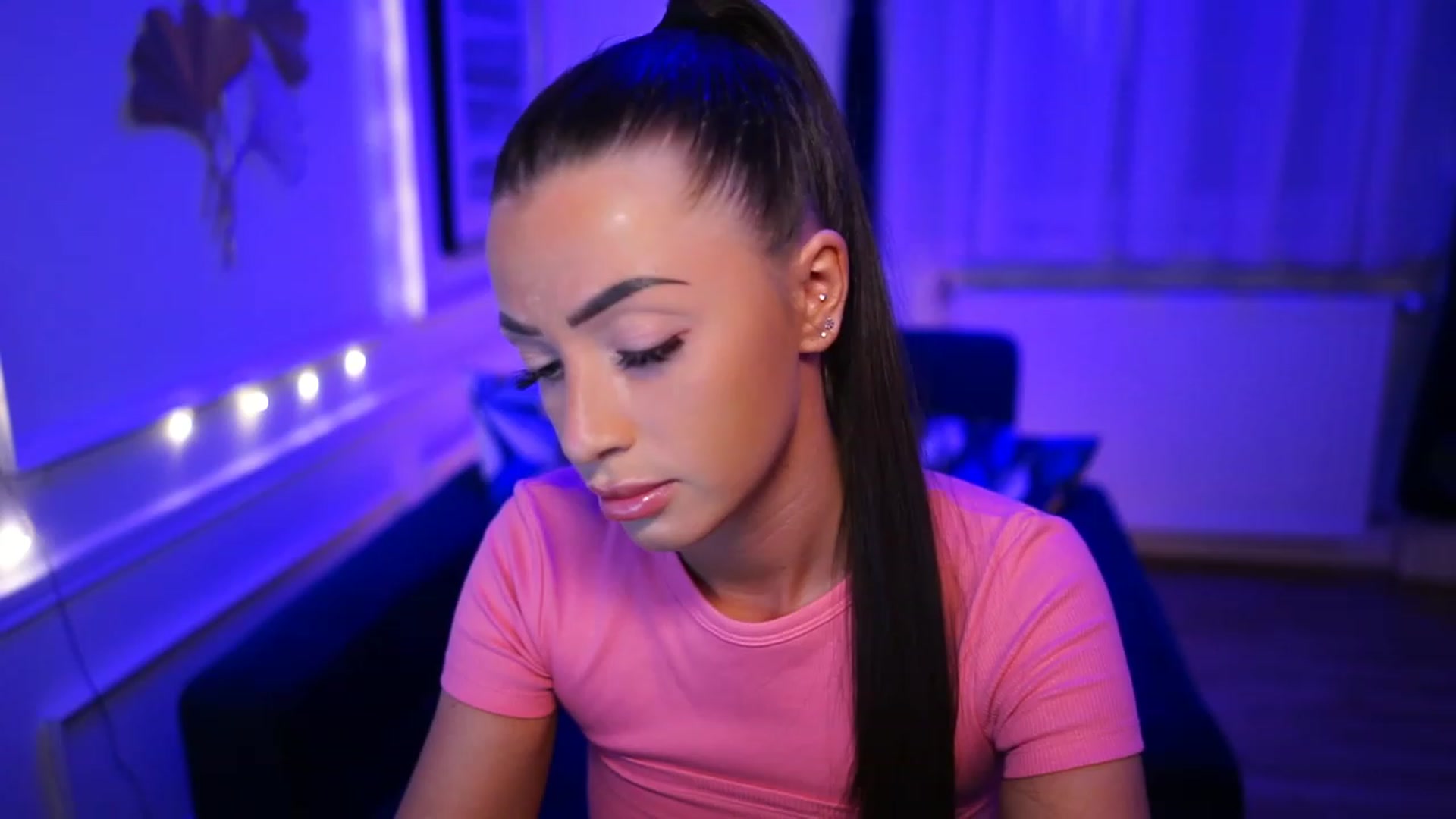 Gallery image thumbnail from emma_ruby's myfreecams stream on, 03/18/2023, 17:43 image 8 of 20
