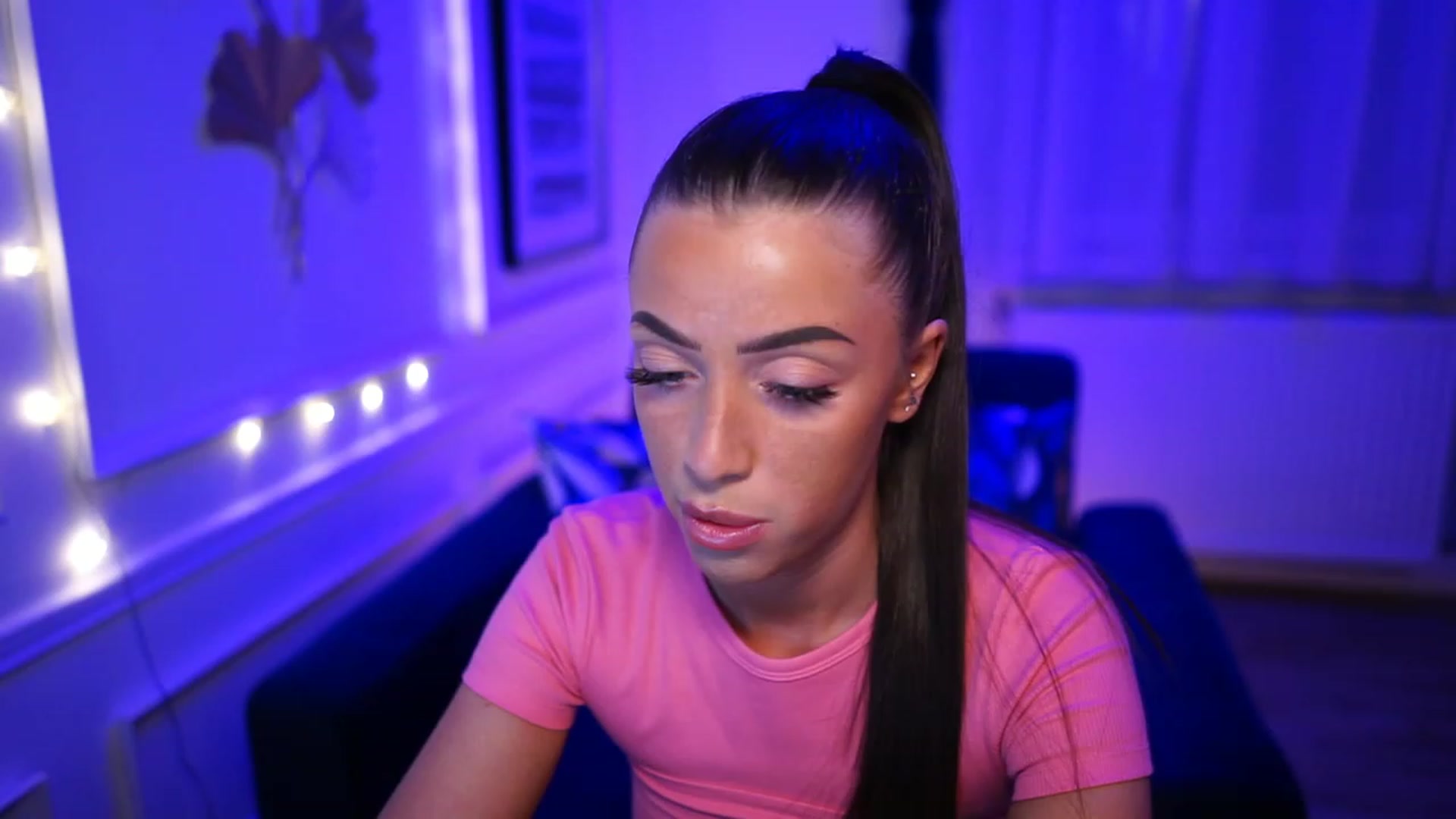 Gallery image thumbnail from emma_ruby's myfreecams stream on, 03/18/2023, 18:57 image 6 of 20