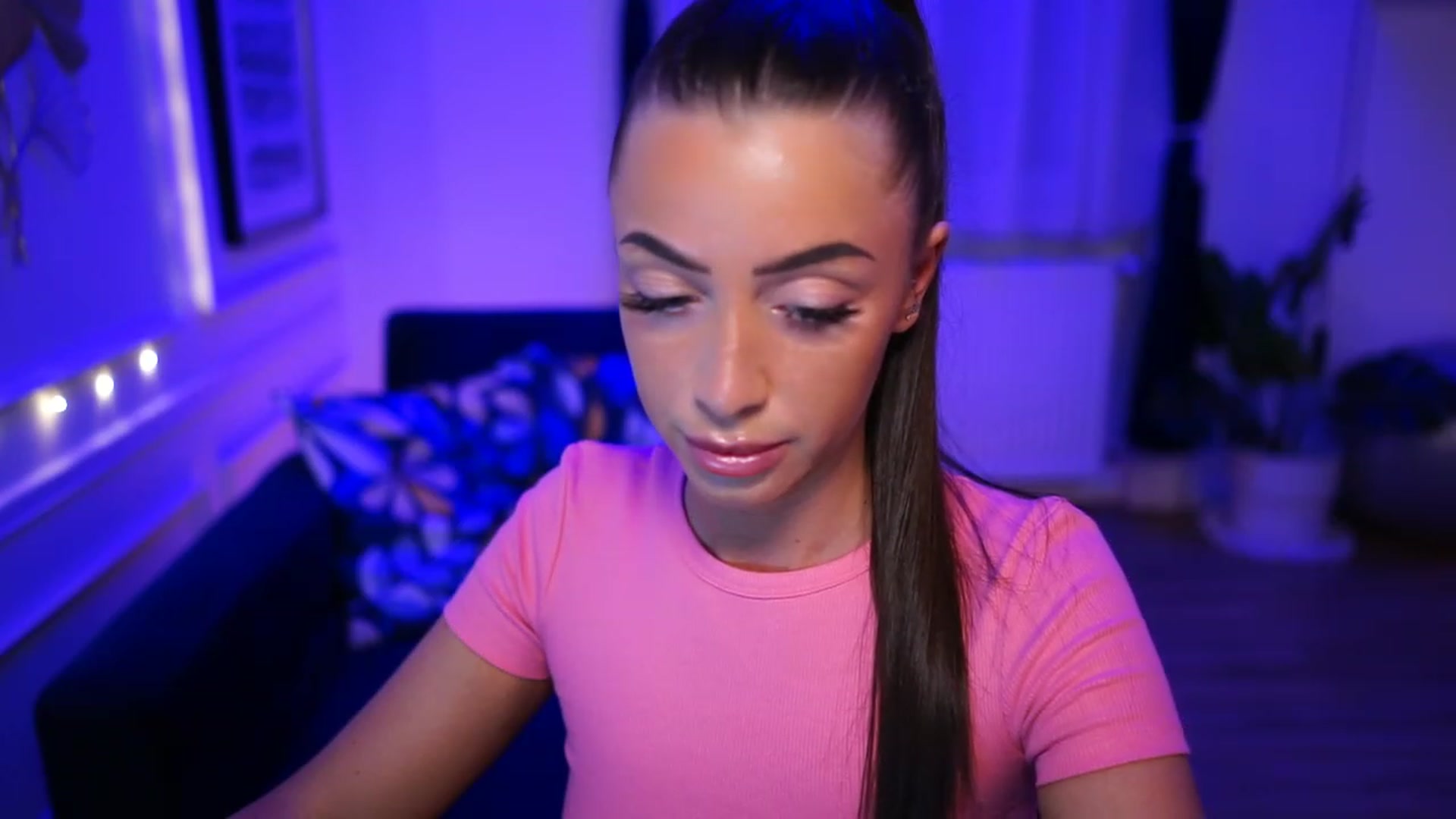 Gallery image thumbnail from emma_ruby's myfreecams stream on, 03/18/2023, 18:57 image 11 of 20