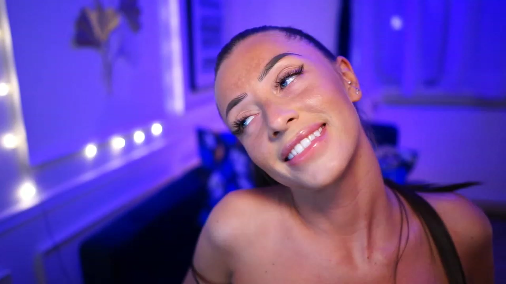 Gallery image thumbnail from emma_ruby's myfreecams stream on, 03/19/2023, 15:58 image 17 of 20