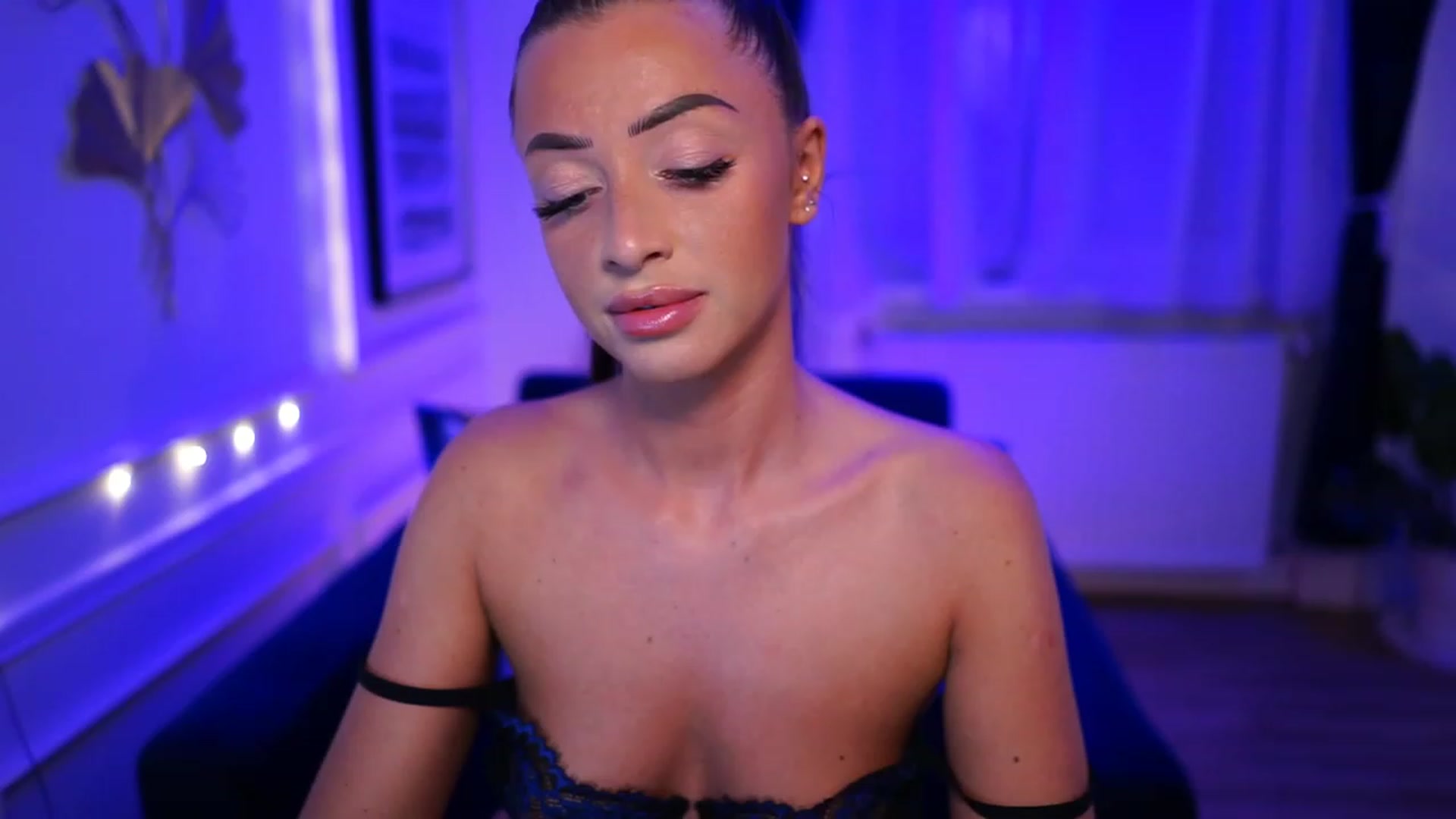 Gallery image thumbnail from emma_ruby's myfreecams stream on, 03/19/2023, 15:58 image 9 of 20