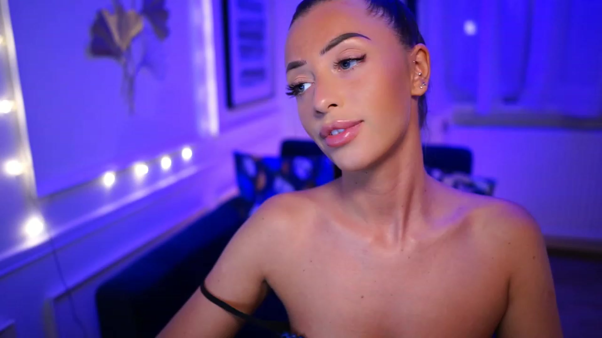 Gallery image thumbnail from emma_ruby's myfreecams stream on, 03/19/2023, 15:58 image 18 of 20