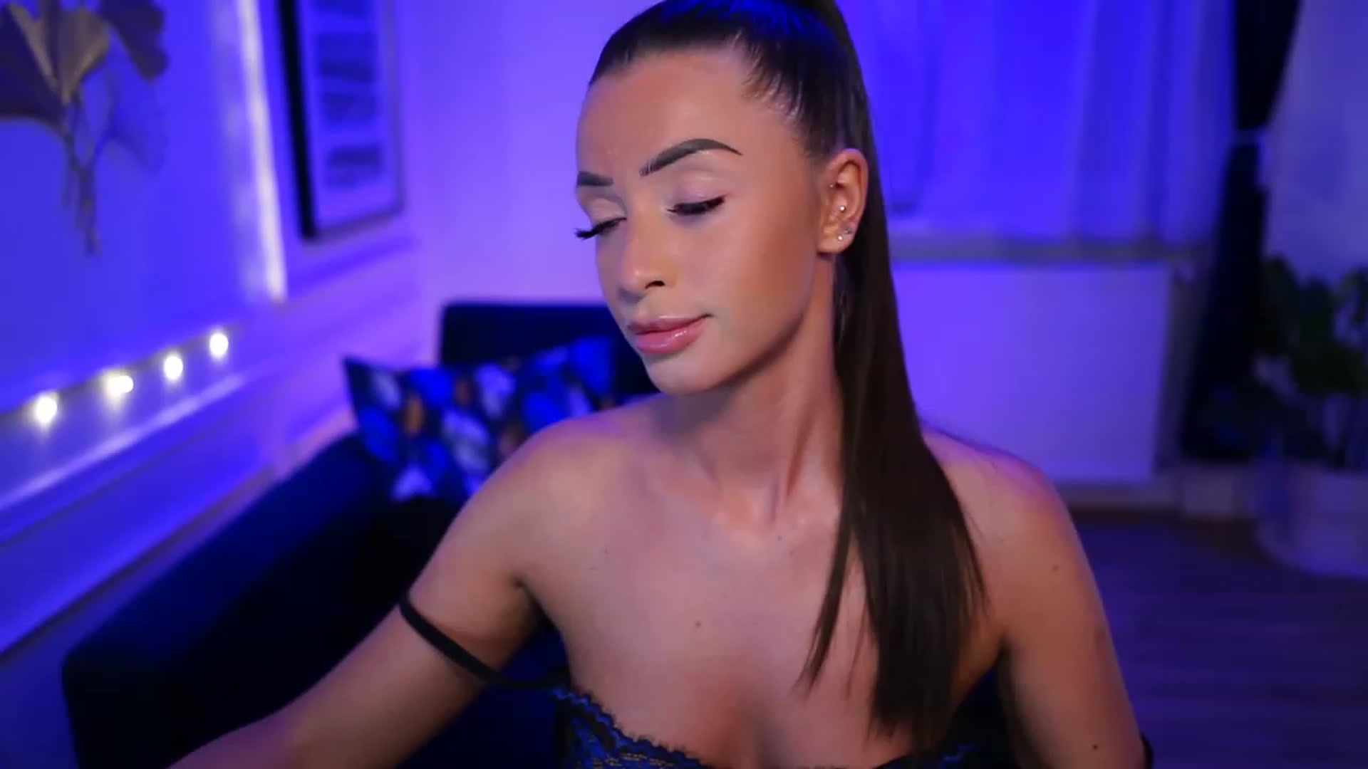 Gallery image thumbnail from emma_ruby's myfreecams stream on, 03/19/2023, 19:29 image 2 of 20