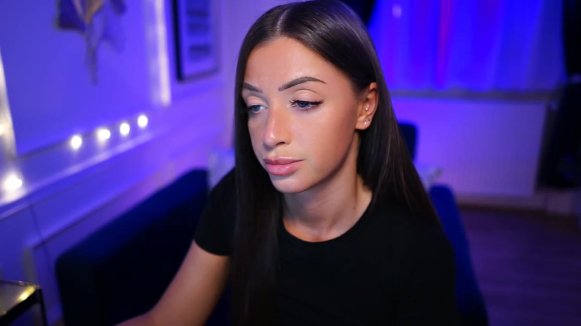 Gallery image thumbnail from emma_ruby's myfreecams stream on, 03/21/2023, 16:33 image 17 of 20