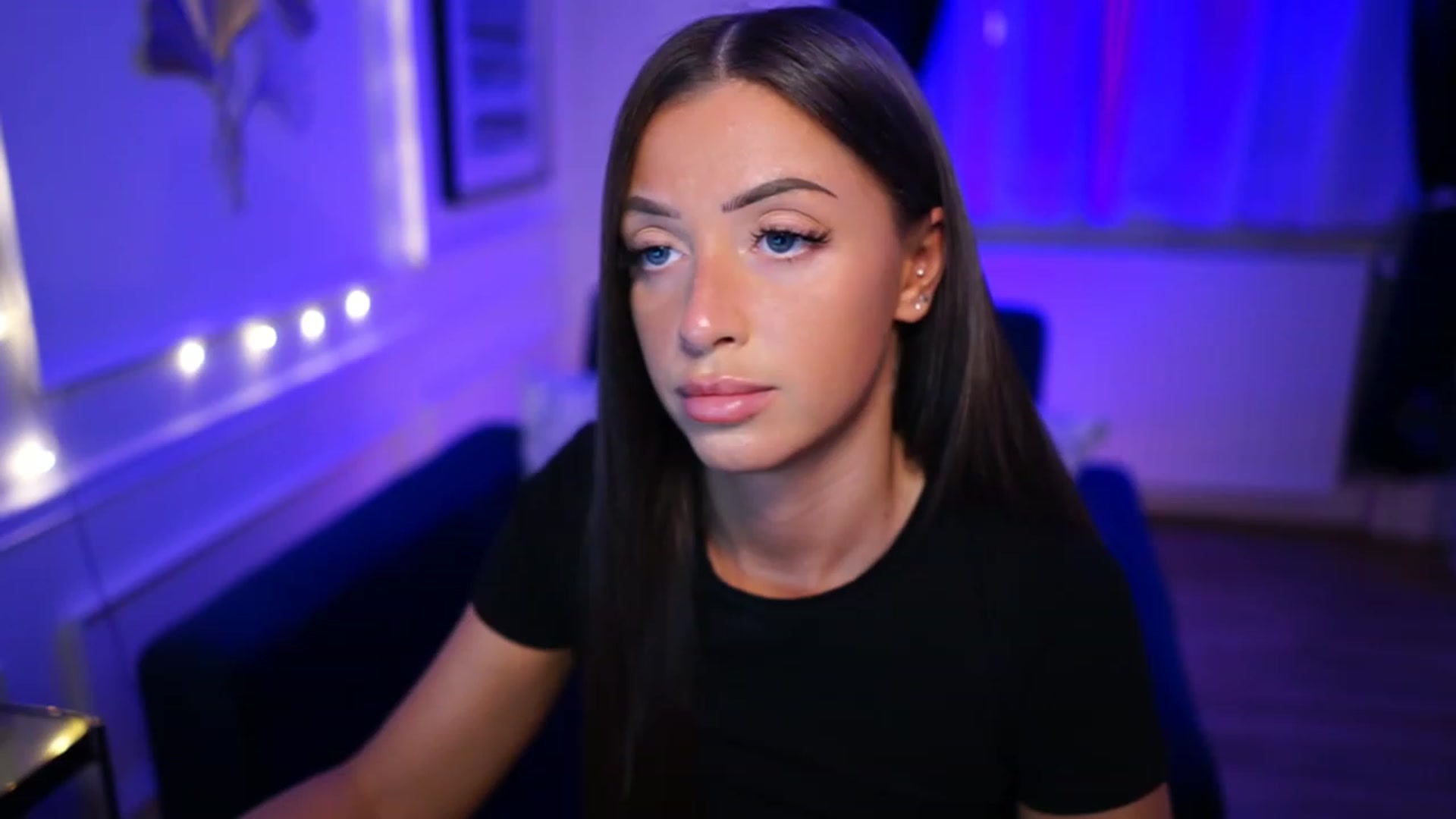 Gallery image thumbnail from emma_ruby's myfreecams stream on, 03/21/2023, 16:33 image 18 of 20