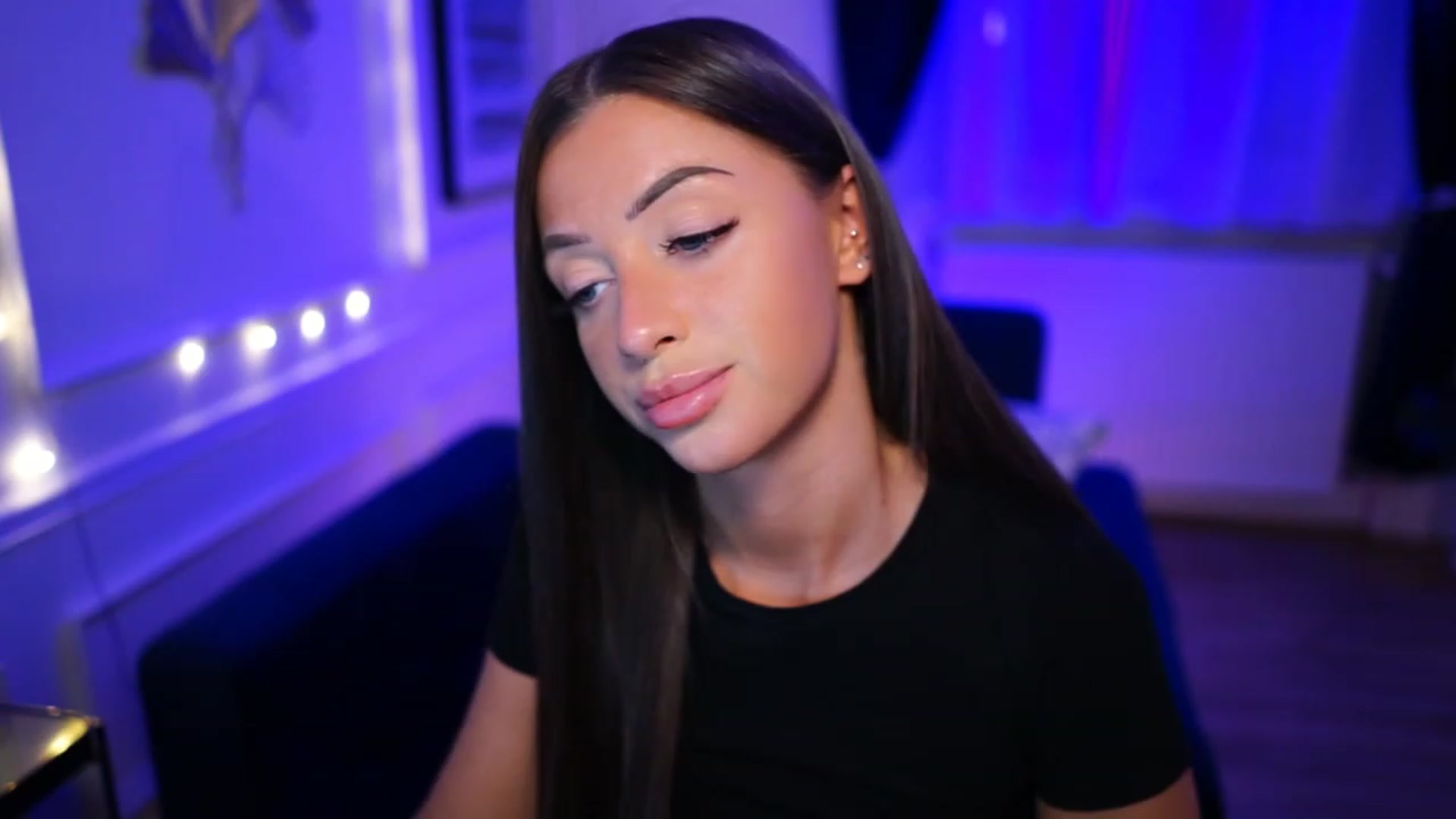 Gallery image thumbnail from emma_ruby's myfreecams stream on, 03/21/2023, 16:33 image 19 of 20