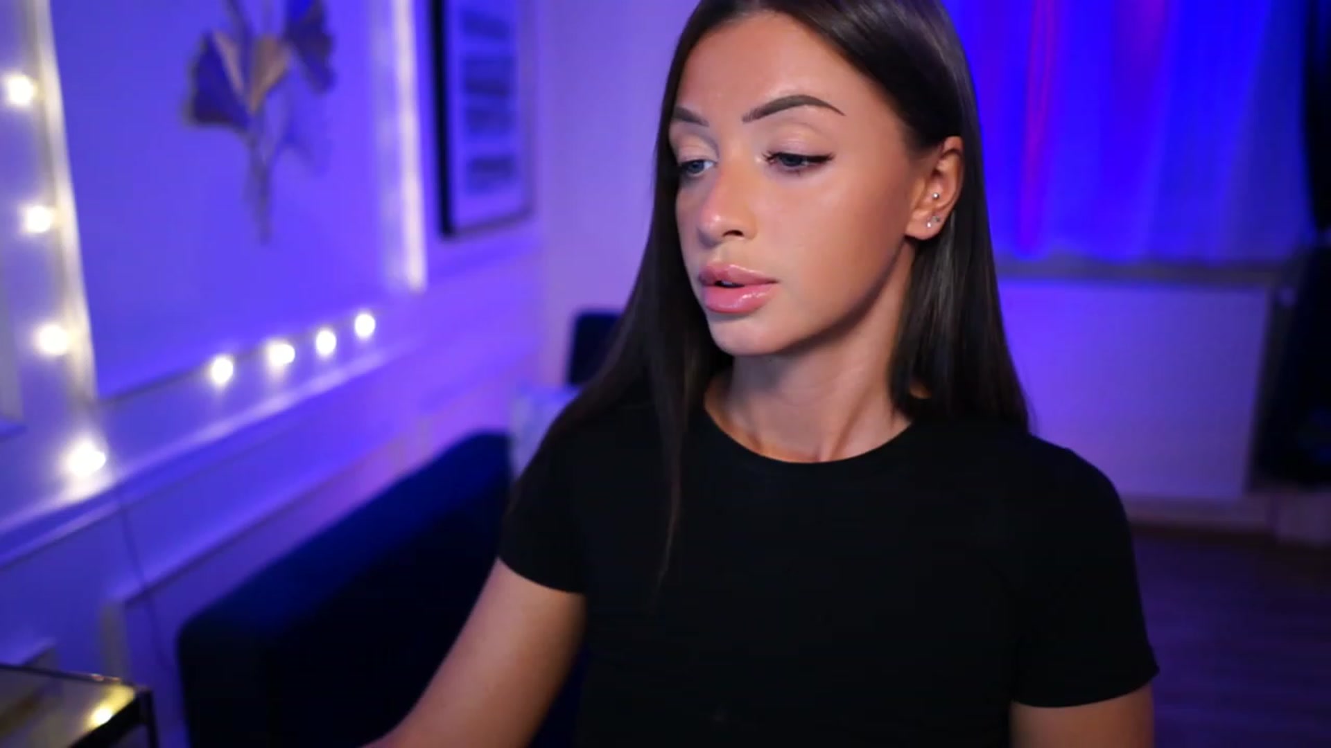 Gallery image thumbnail from emma_ruby's myfreecams stream on, 03/21/2023, 17:16 image 4 of 20