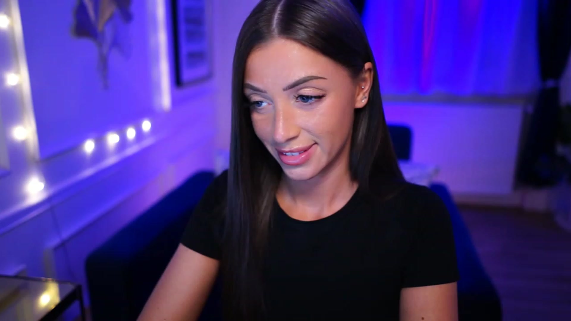 Gallery image thumbnail from emma_ruby's myfreecams stream on, 03/21/2023, 18:20 image 15 of 20