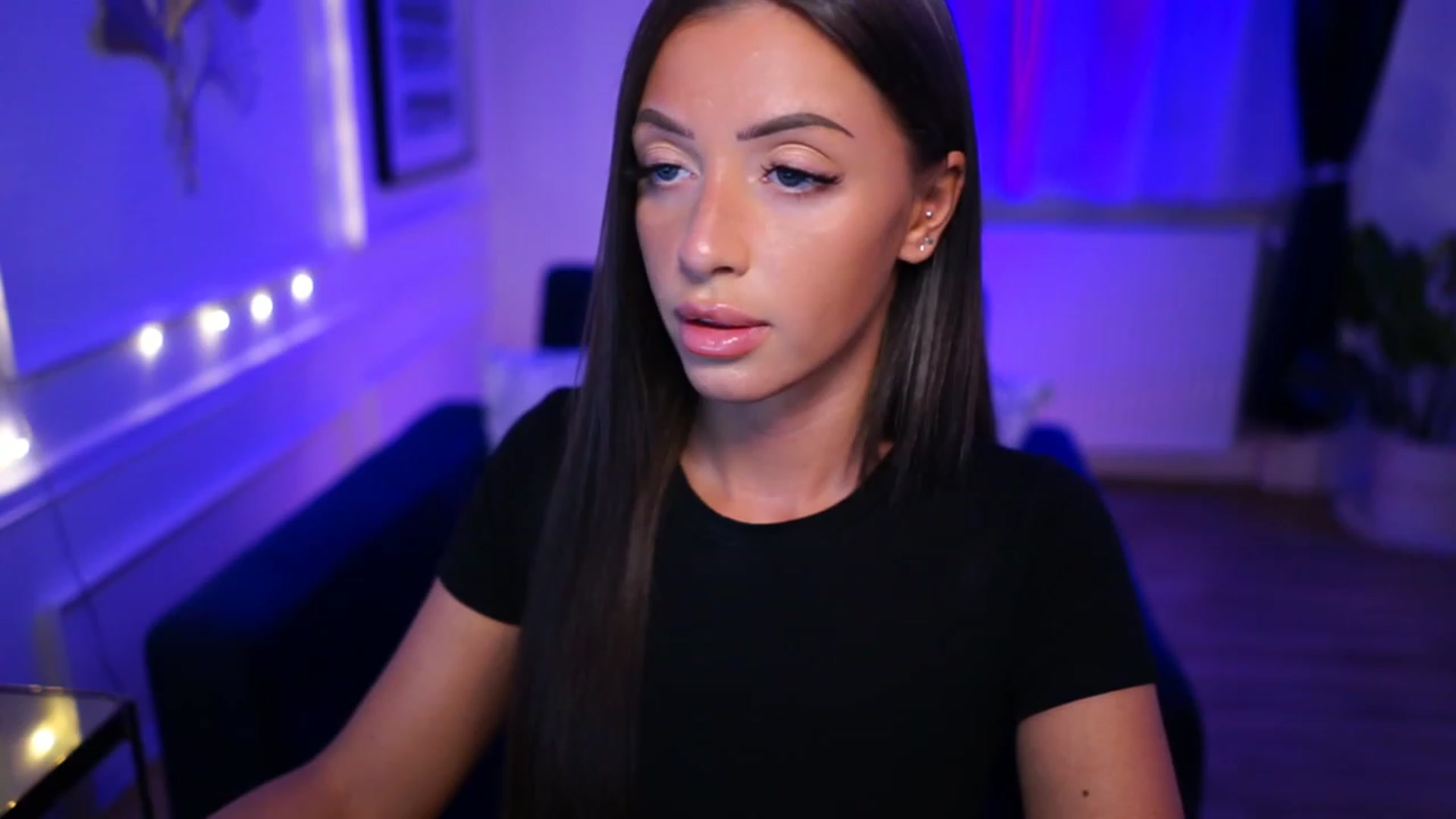 Gallery image thumbnail from emma_ruby's myfreecams stream on, 03/21/2023, 18:20 image 9 of 20