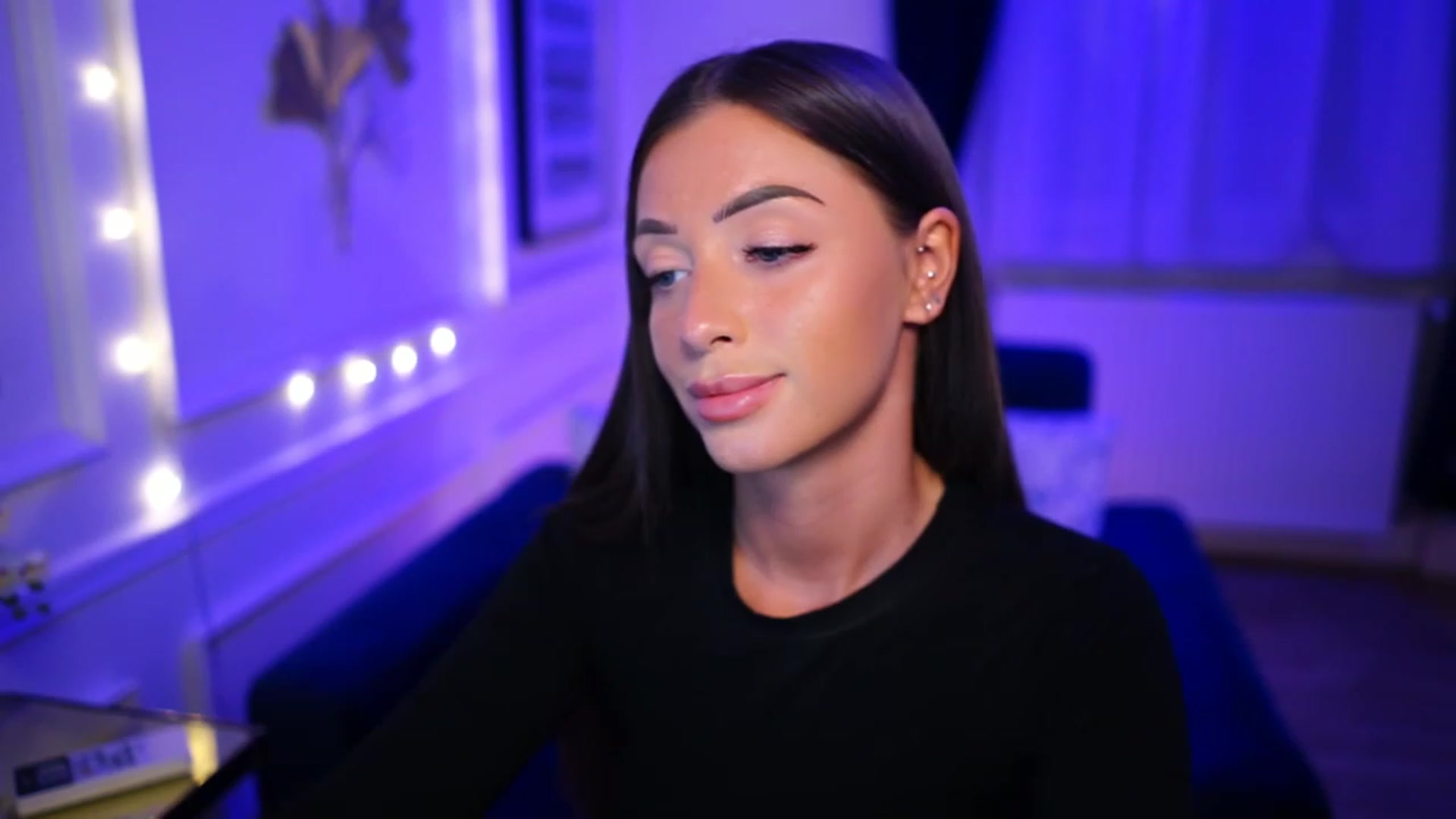 Gallery image thumbnail from emma_ruby's myfreecams stream on, 03/22/2023, 19:52 image 10 of 20