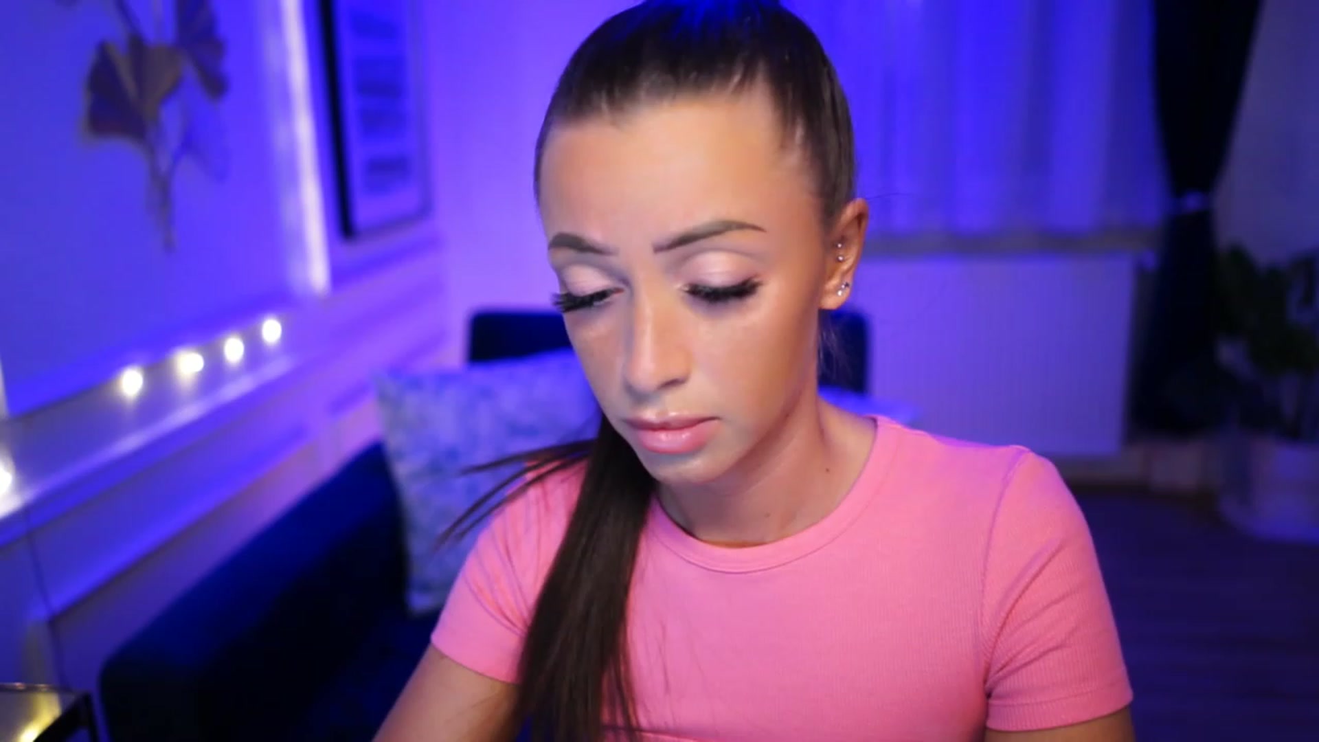 Gallery image thumbnail from emma_ruby's myfreecams stream on, 03/25/2023, 19:39 image 4 of 20