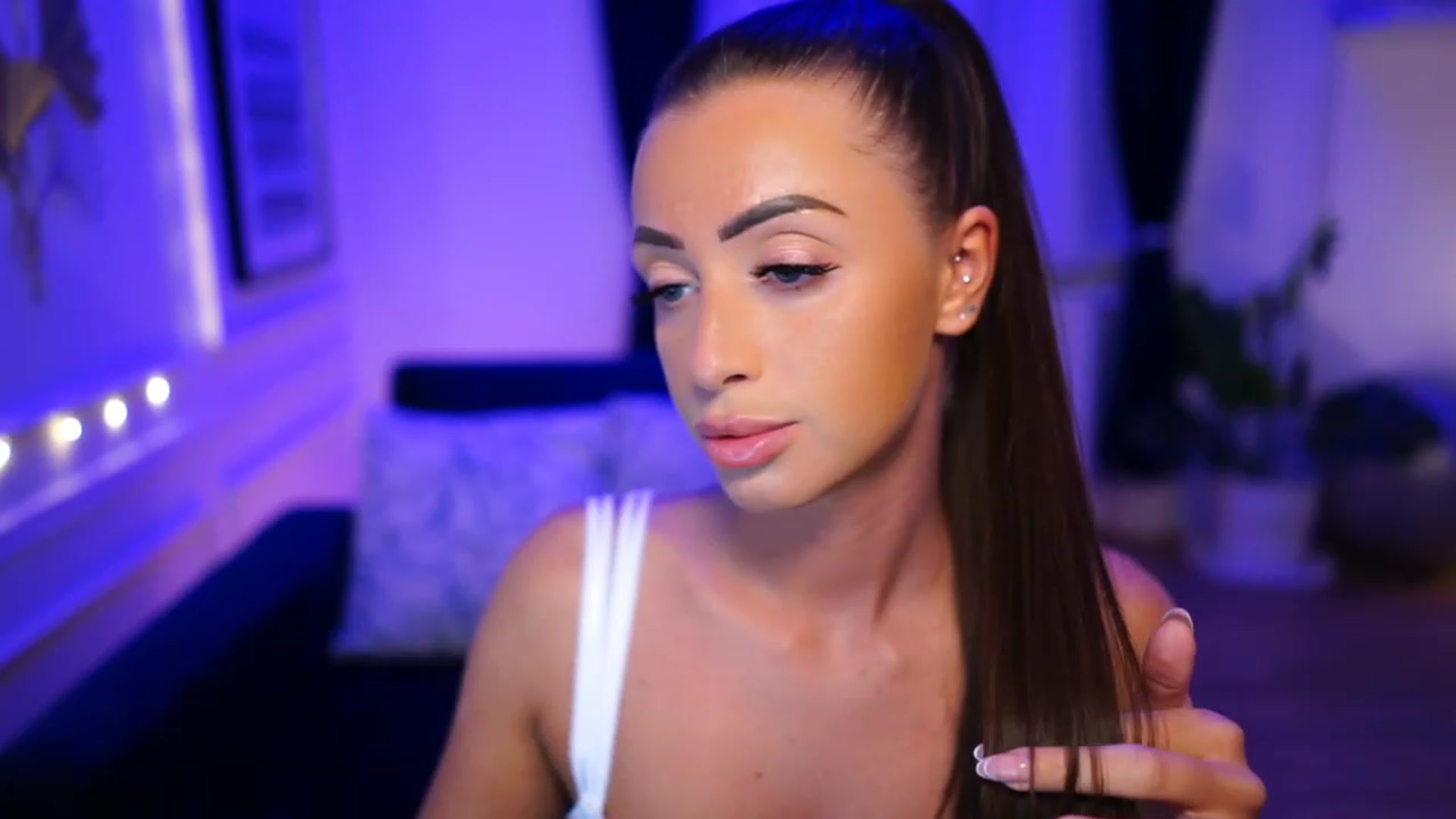 Gallery image thumbnail from emma_ruby's myfreecams stream on, 03/26/2023, 17:19 image 10 of 20
