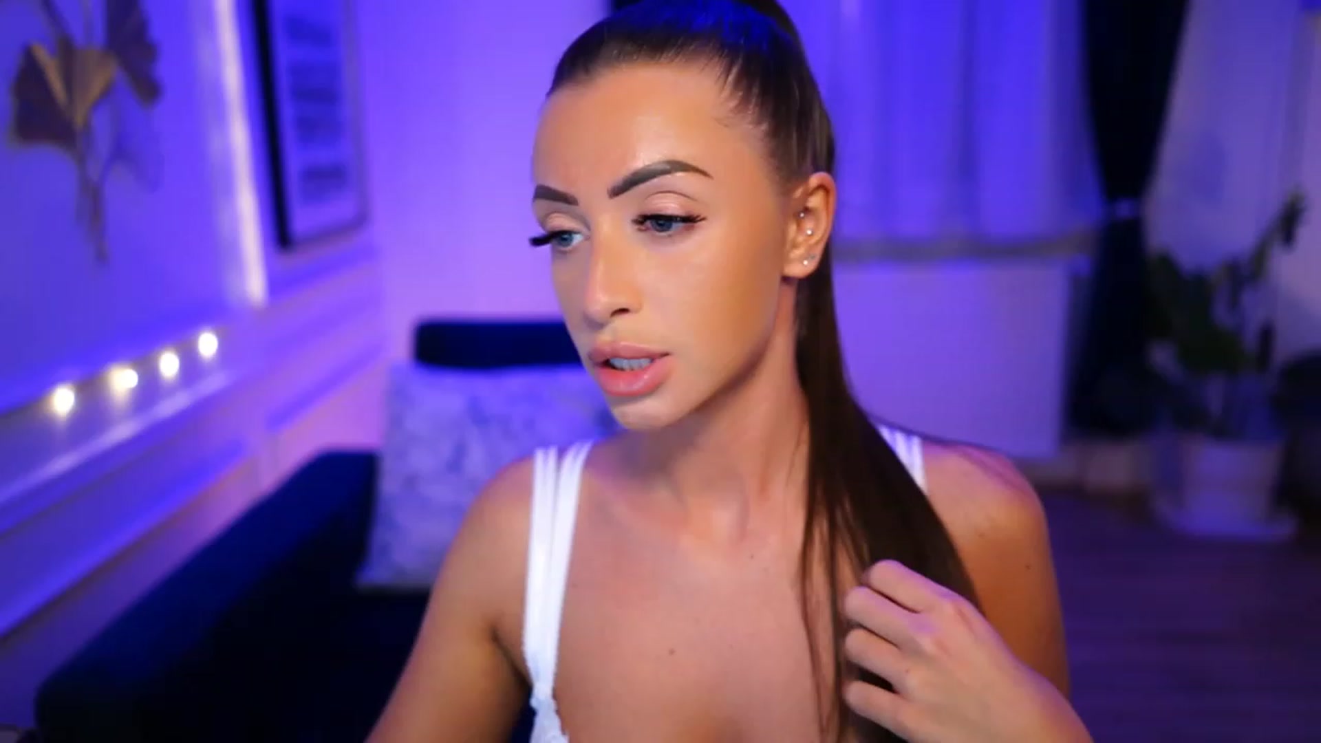 Gallery image thumbnail from emma_ruby's myfreecams stream on, 03/26/2023, 19:13 image 4 of 20