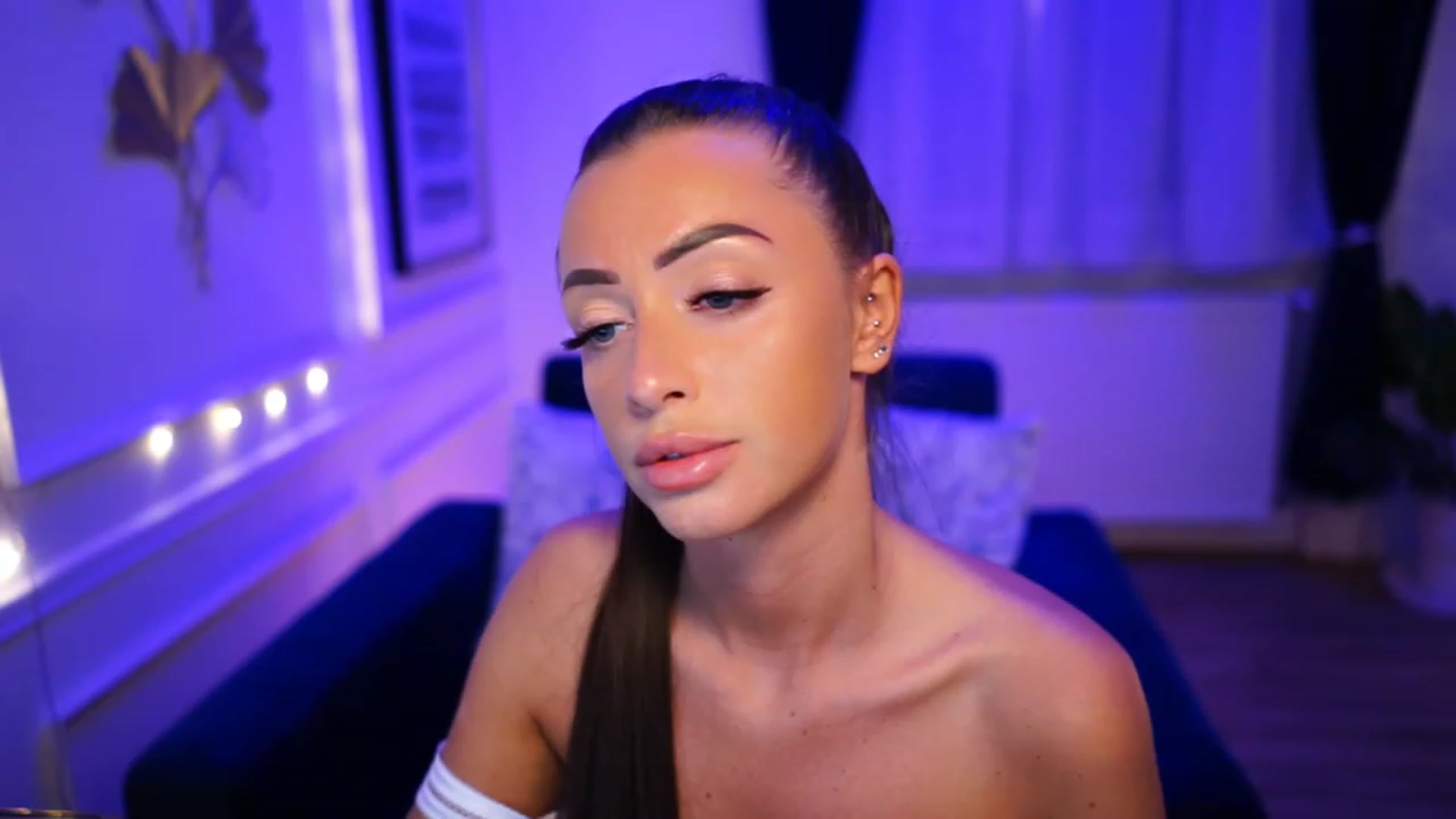 Gallery image thumbnail from emma_ruby's myfreecams stream on, 03/26/2023, 19:13 image 6 of 20