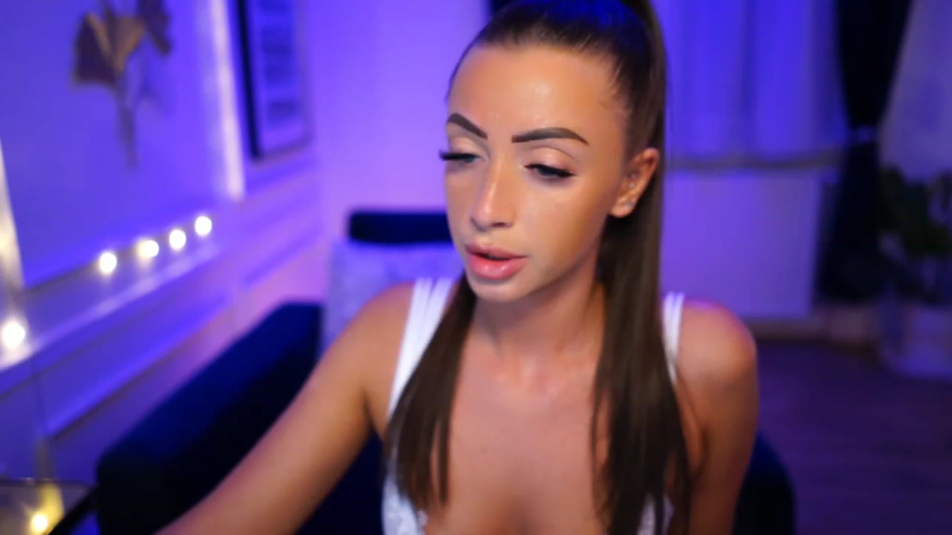 Gallery image thumbnail from emma_ruby's myfreecams stream on, 03/26/2023, 19:13 image 1 of 20