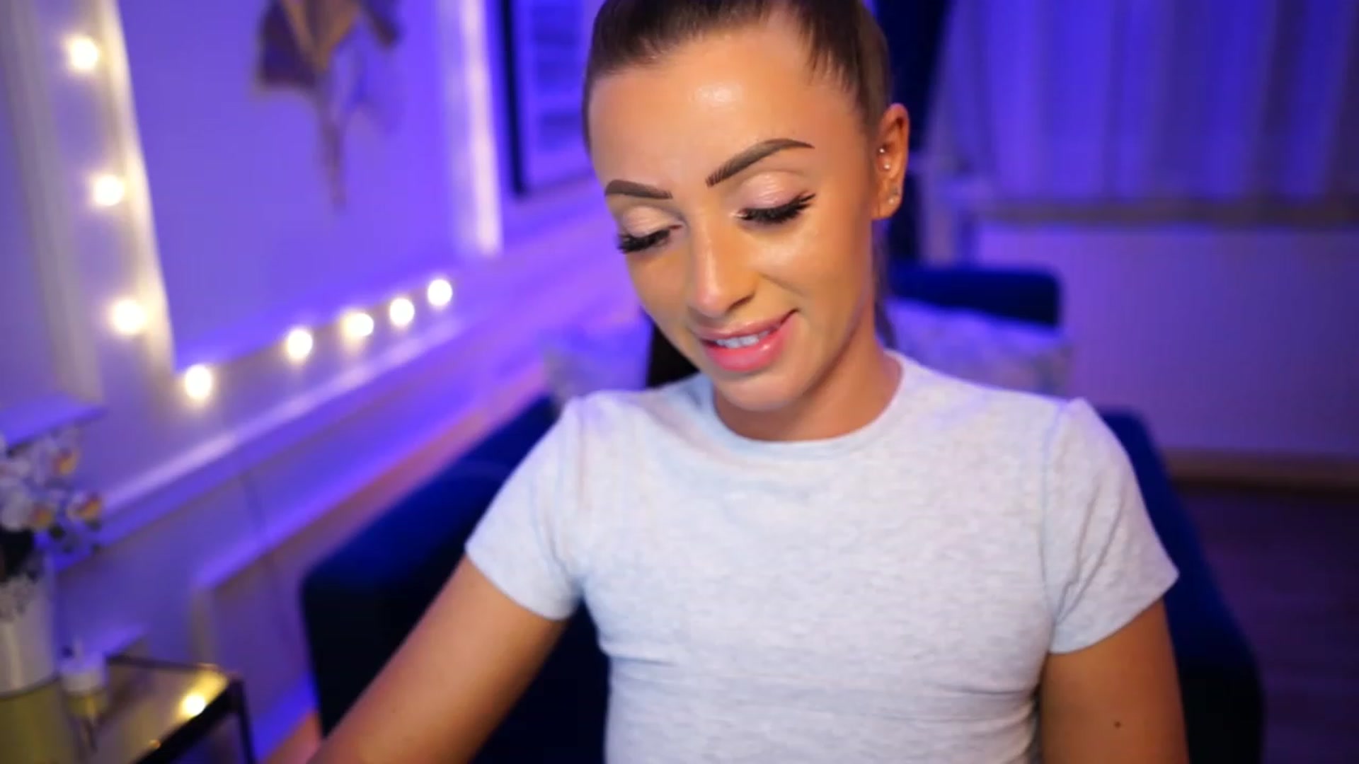 Gallery image thumbnail from emma_ruby's myfreecams stream on, 04/02/2023, 16:43 image 17 of 20