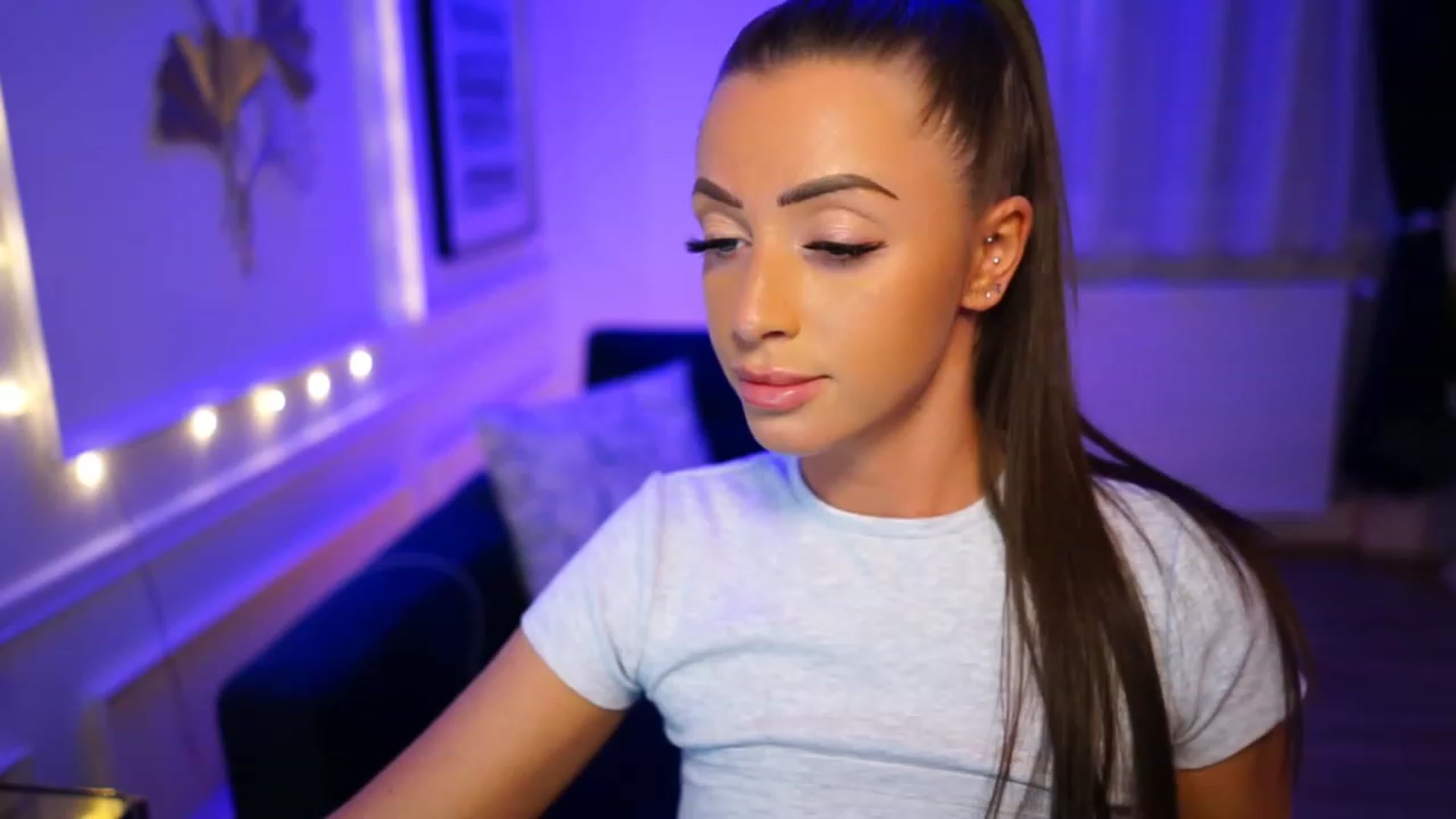 Gallery image thumbnail from emma_ruby's myfreecams stream on, 04/02/2023, 16:43 image 4 of 20