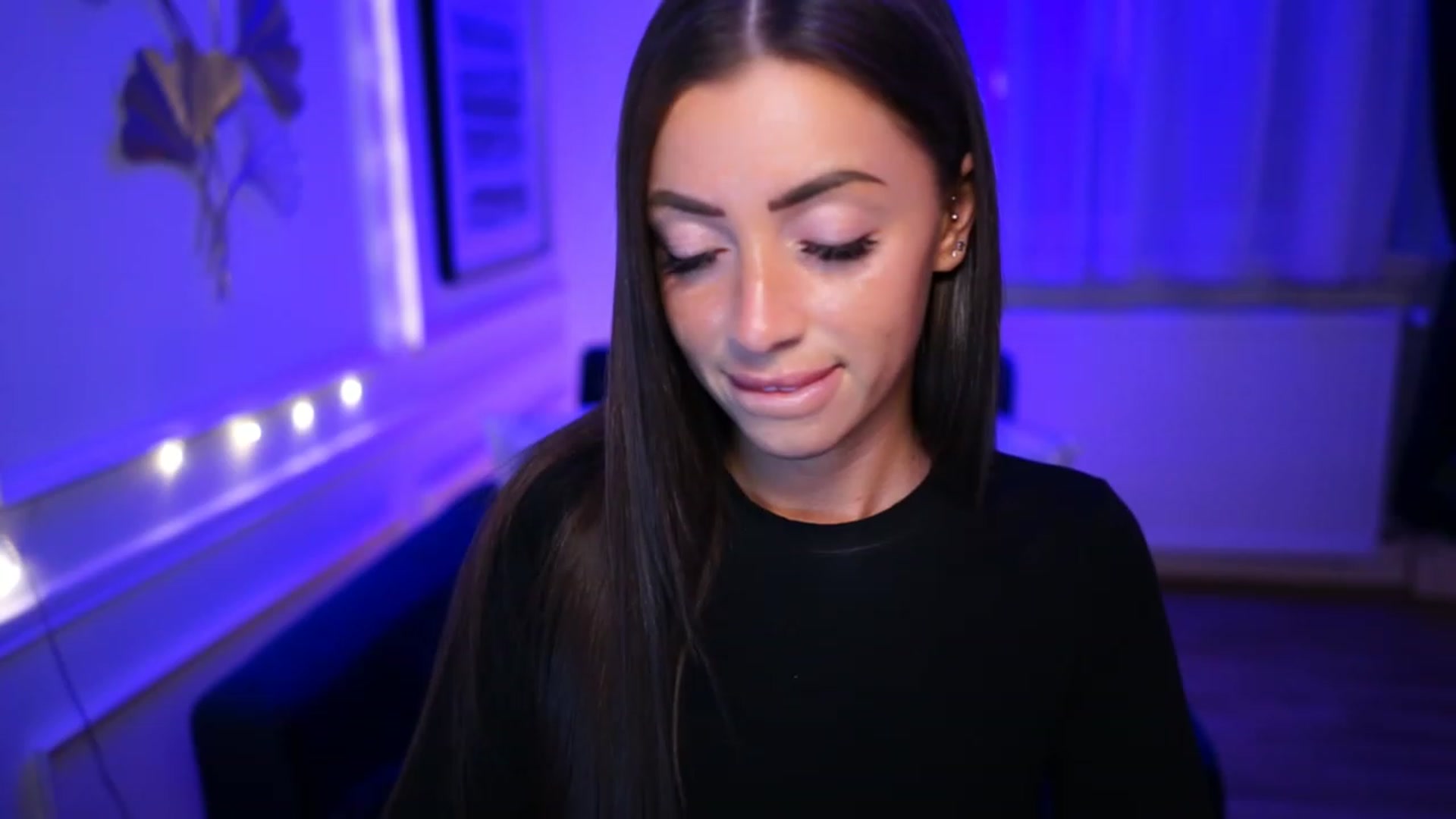 Gallery image thumbnail from emma_ruby's myfreecams stream on, 04/04/2023, 08:23 image 9 of 20