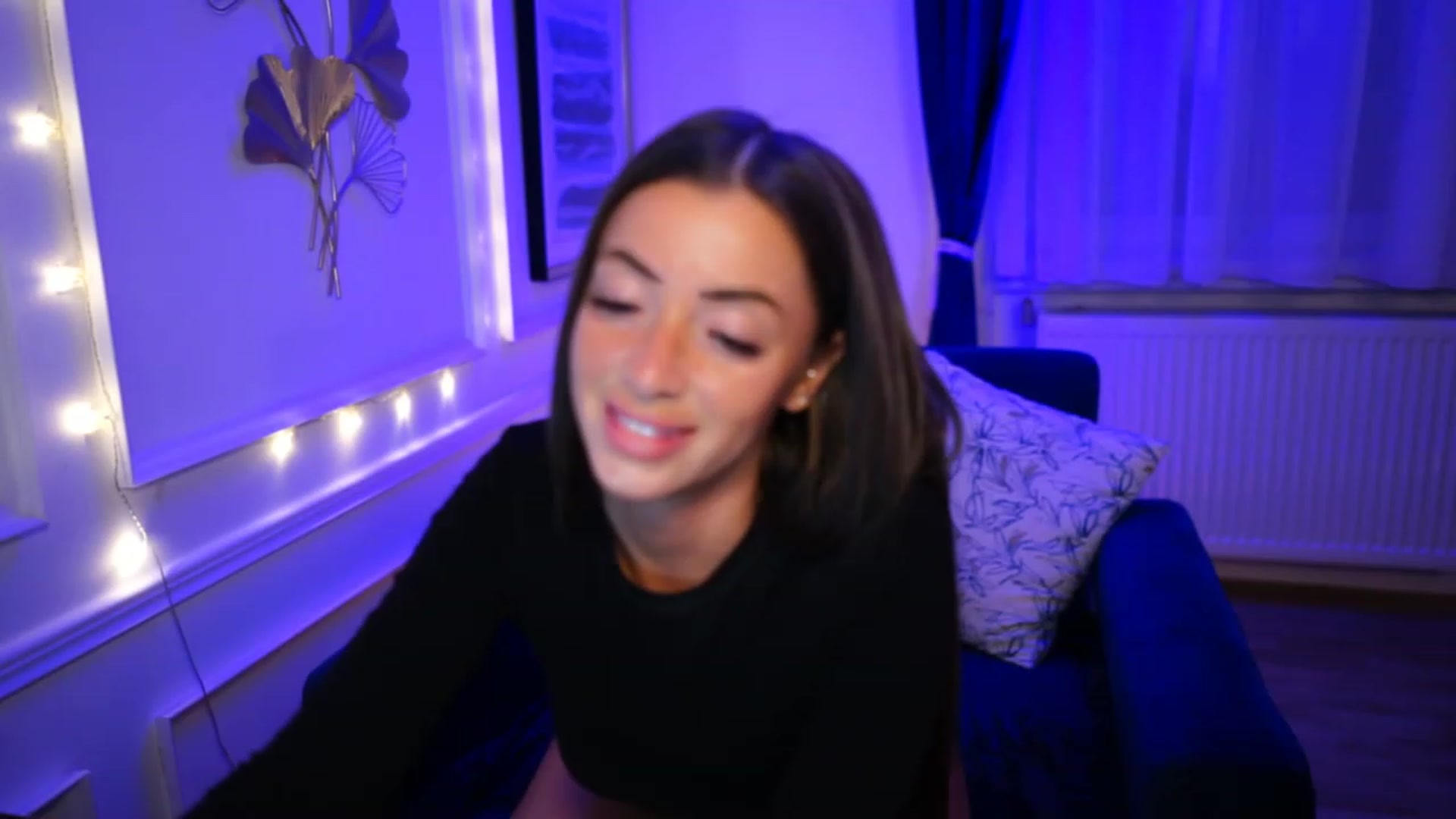 Gallery image thumbnail from emma_ruby's myfreecams stream on, 04/04/2023, 08:23 image 5 of 20