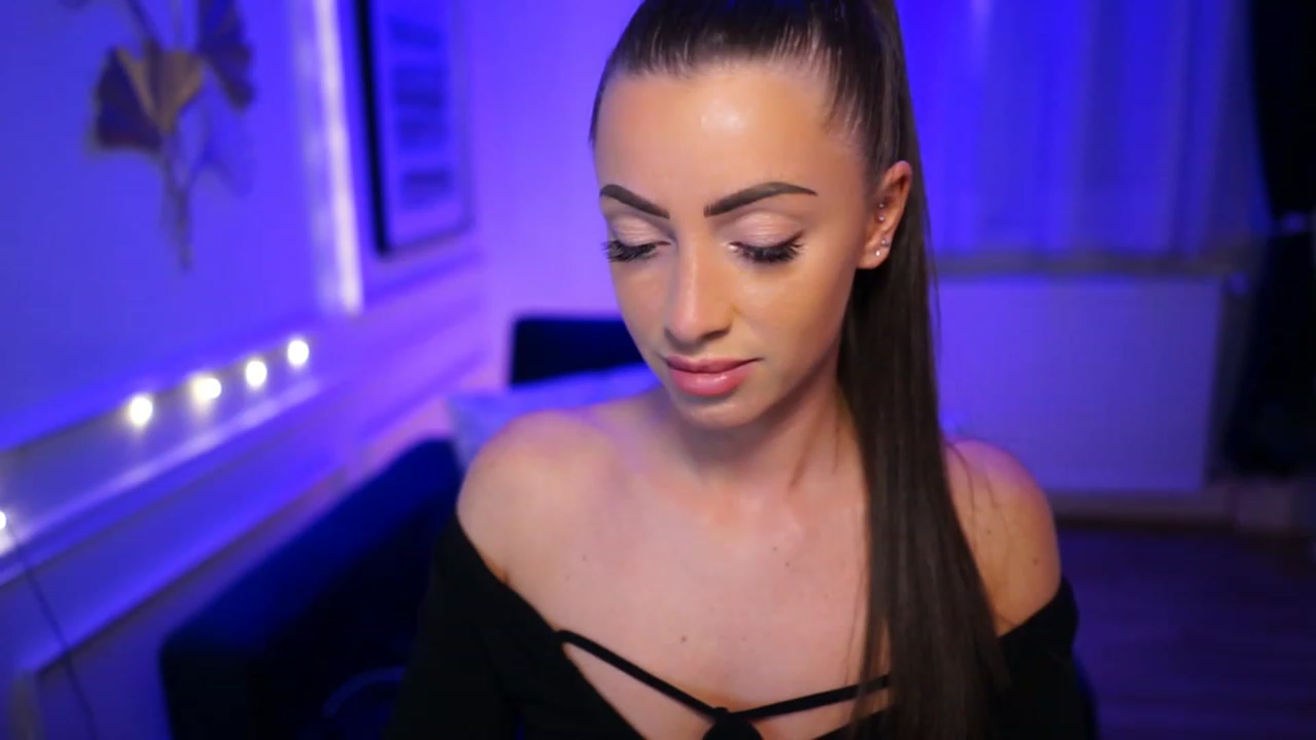 Gallery image thumbnail from emma_ruby's myfreecams stream on, 04/09/2023, 16:35 image 9 of 20