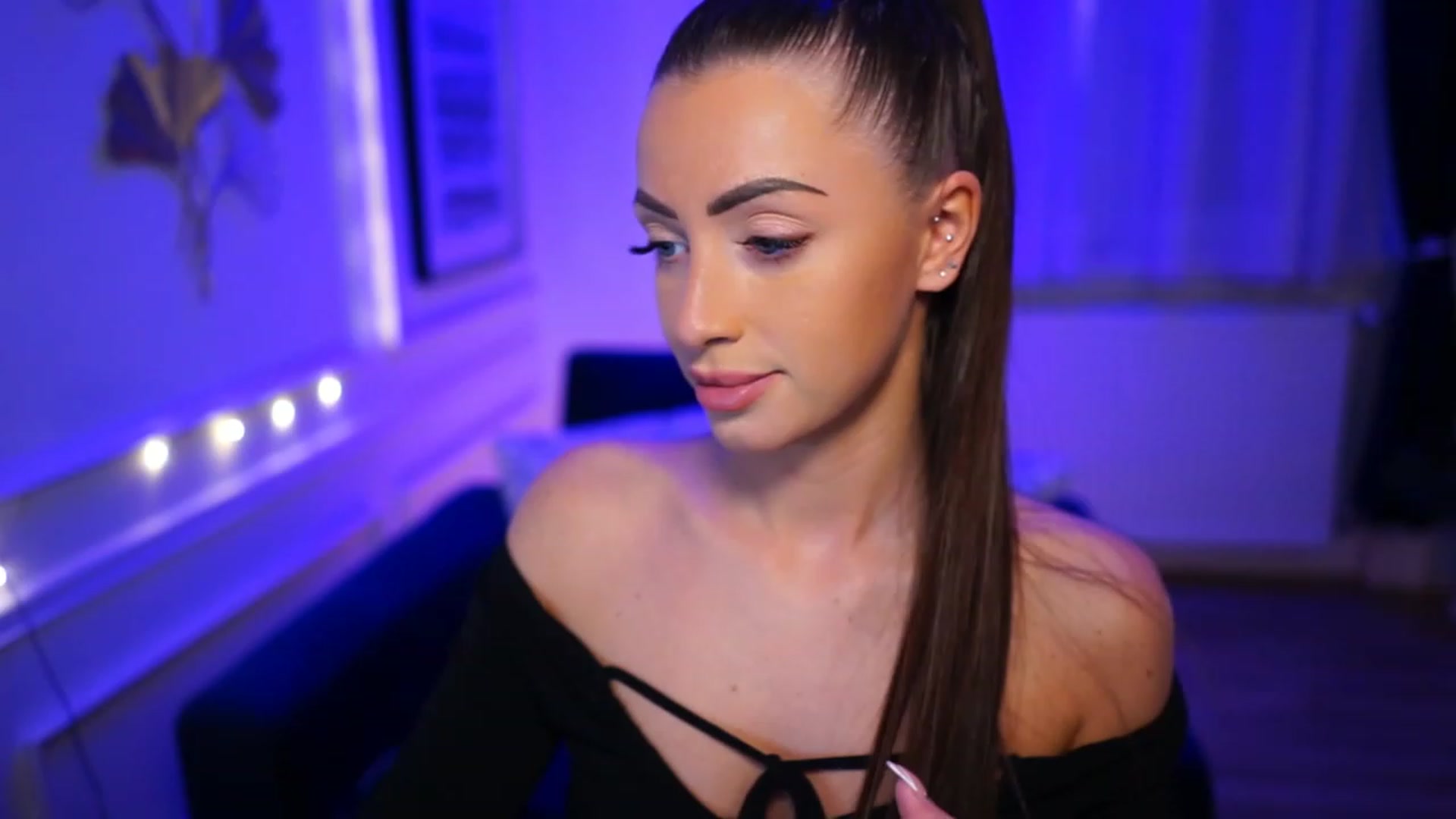 Gallery image thumbnail from emma_ruby's myfreecams stream on, 04/09/2023, 16:35 image 8 of 20