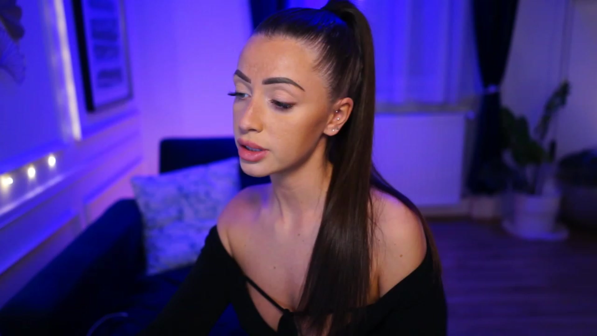 Gallery image thumbnail from emma_ruby's myfreecams stream on, 04/09/2023, 16:35 image 15 of 20