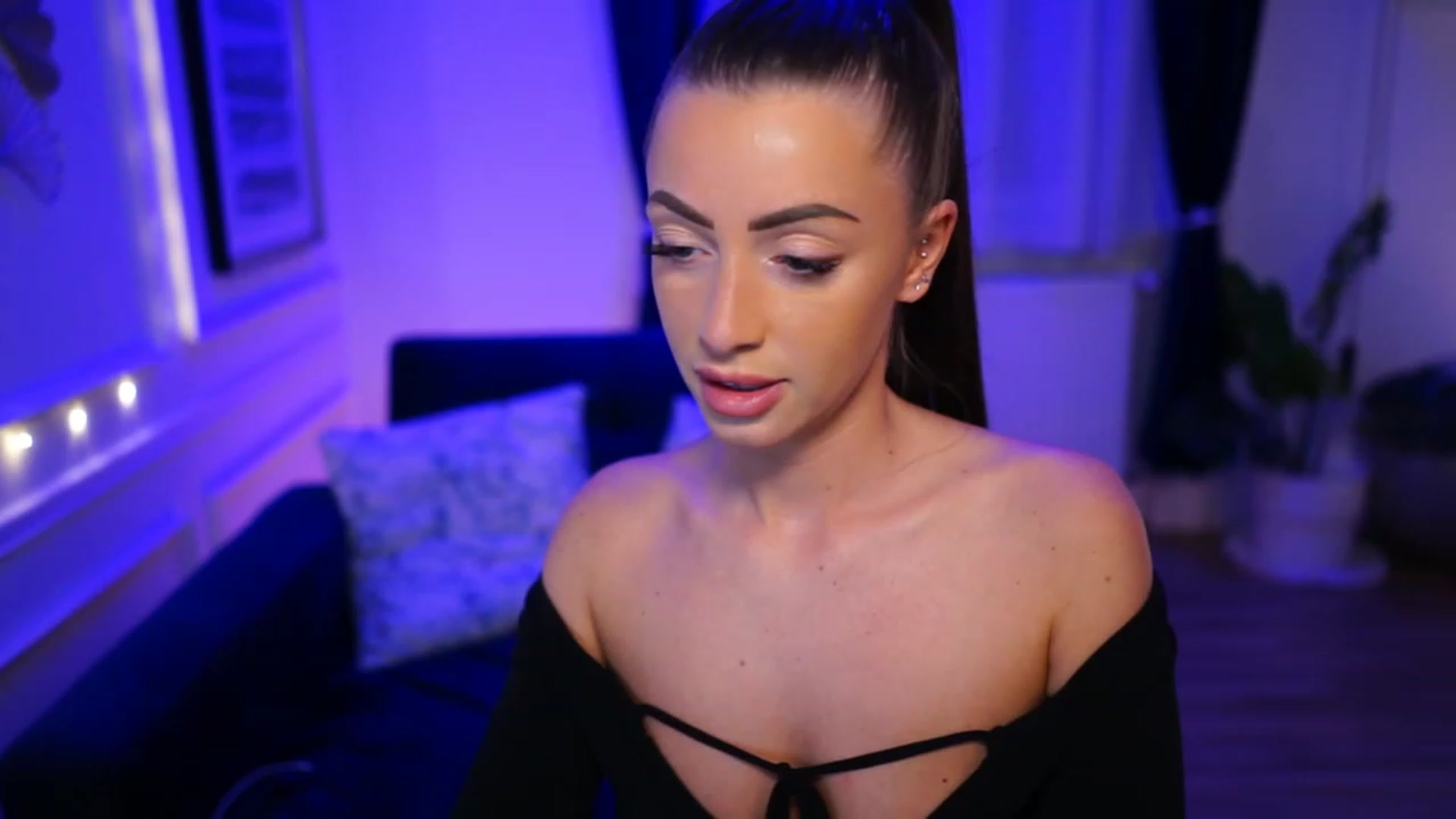 Gallery image thumbnail from emma_ruby's myfreecams stream on, 04/09/2023, 16:35 image 16 of 20