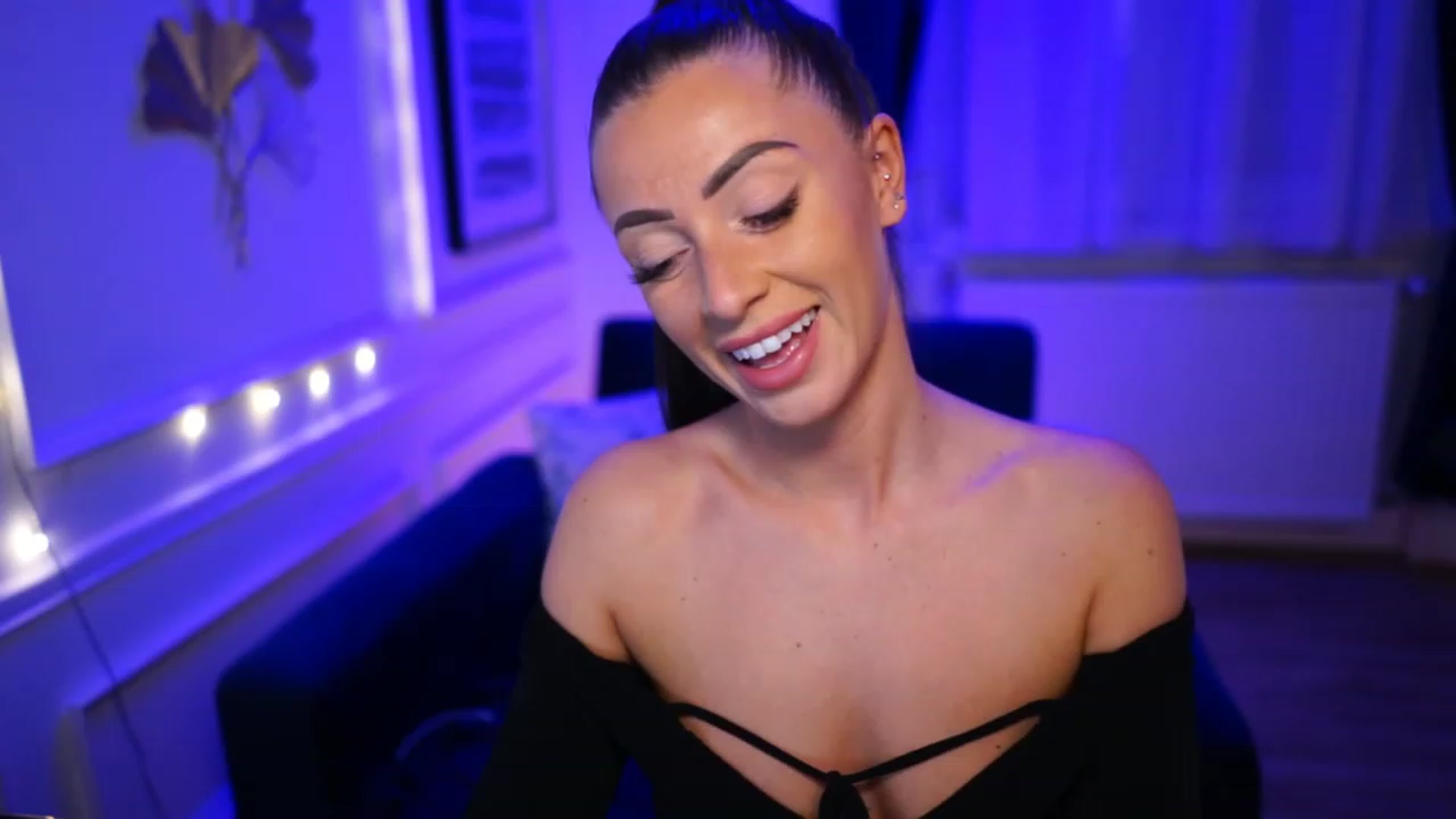 Gallery image thumbnail from emma_ruby's myfreecams stream on, 04/09/2023, 16:35 image 1 of 20