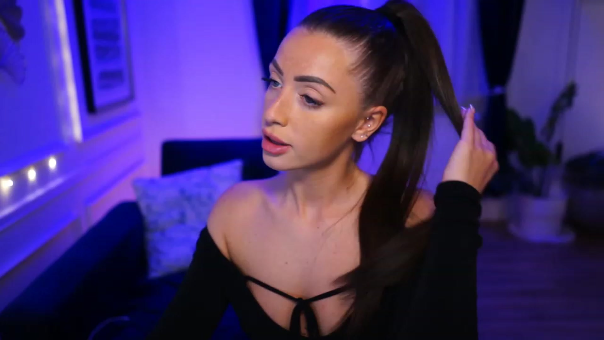 Gallery image thumbnail from emma_ruby's myfreecams stream on, 04/09/2023, 16:35 image 12 of 20