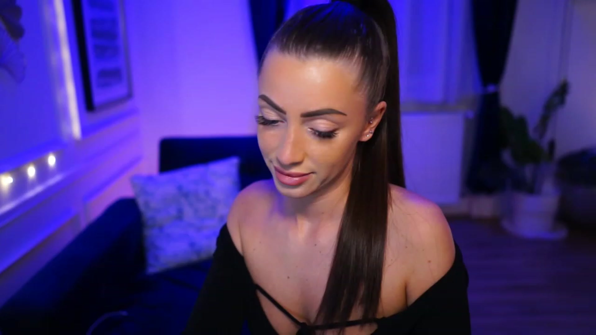 Gallery image thumbnail from emma_ruby's myfreecams stream on, 04/09/2023, 16:35 image 14 of 20
