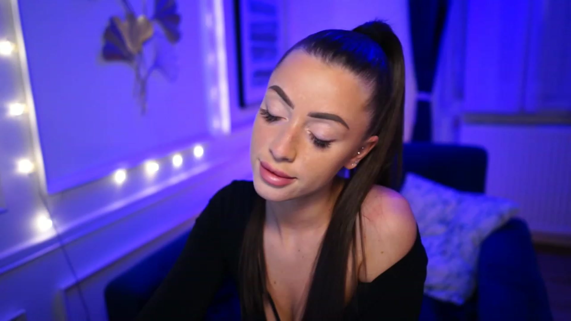 Gallery image thumbnail from emma_ruby's myfreecams stream on, 04/09/2023, 17:23 image 1 of 20