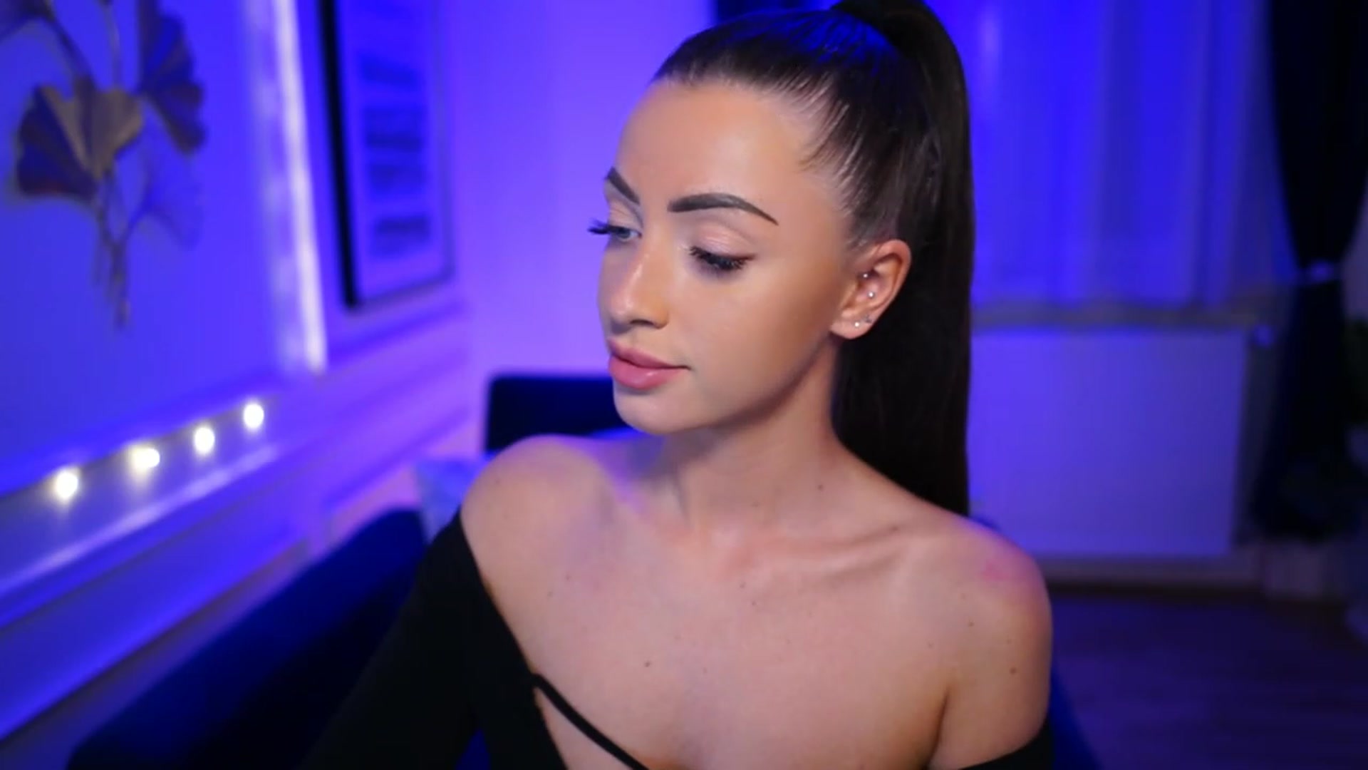 Gallery image thumbnail from emma_ruby's myfreecams stream on, 04/09/2023, 17:23 image 11 of 20