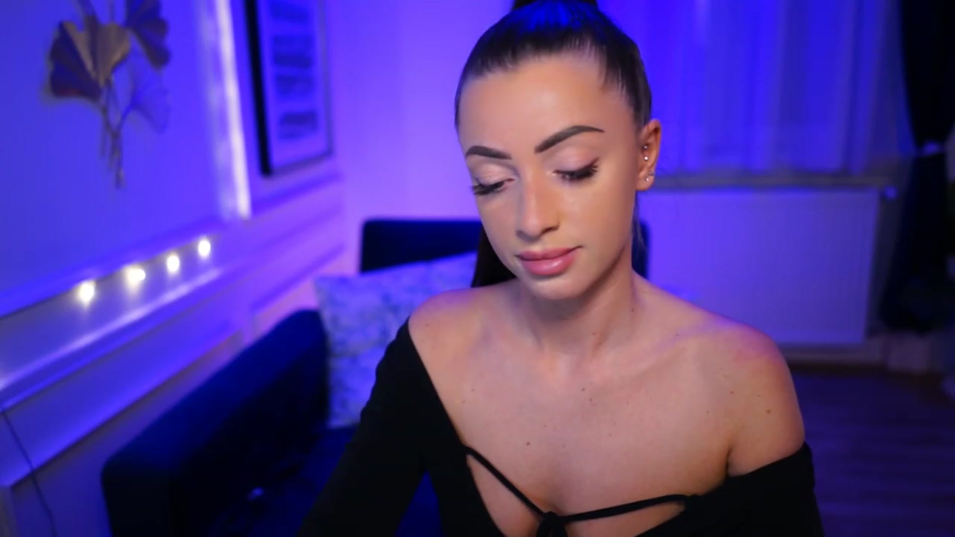 Gallery image thumbnail from emma_ruby's myfreecams stream on, 04/09/2023, 17:23 image 17 of 20