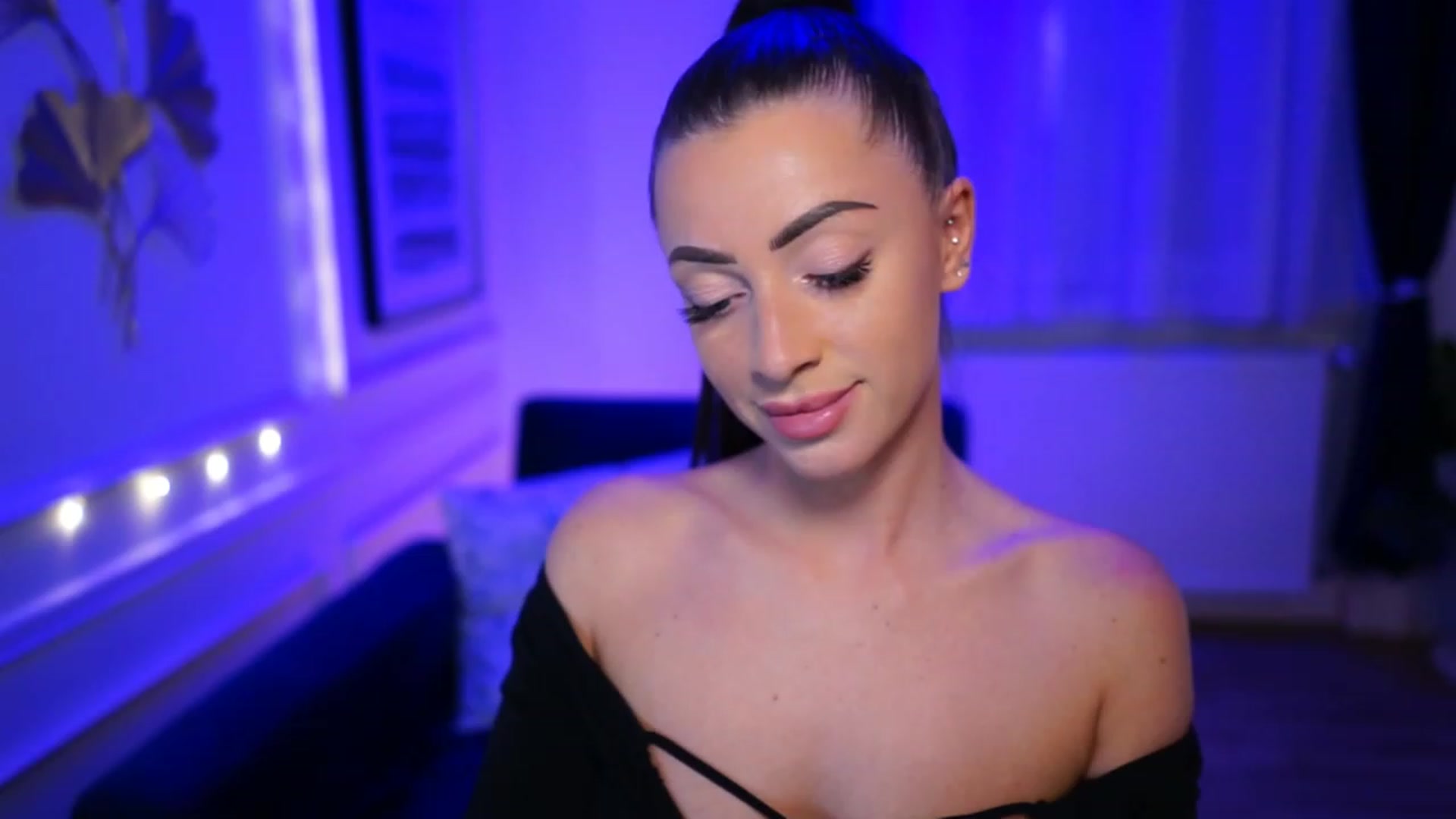 Gallery image thumbnail from emma_ruby's myfreecams stream on, 04/09/2023, 17:23 image 8 of 20