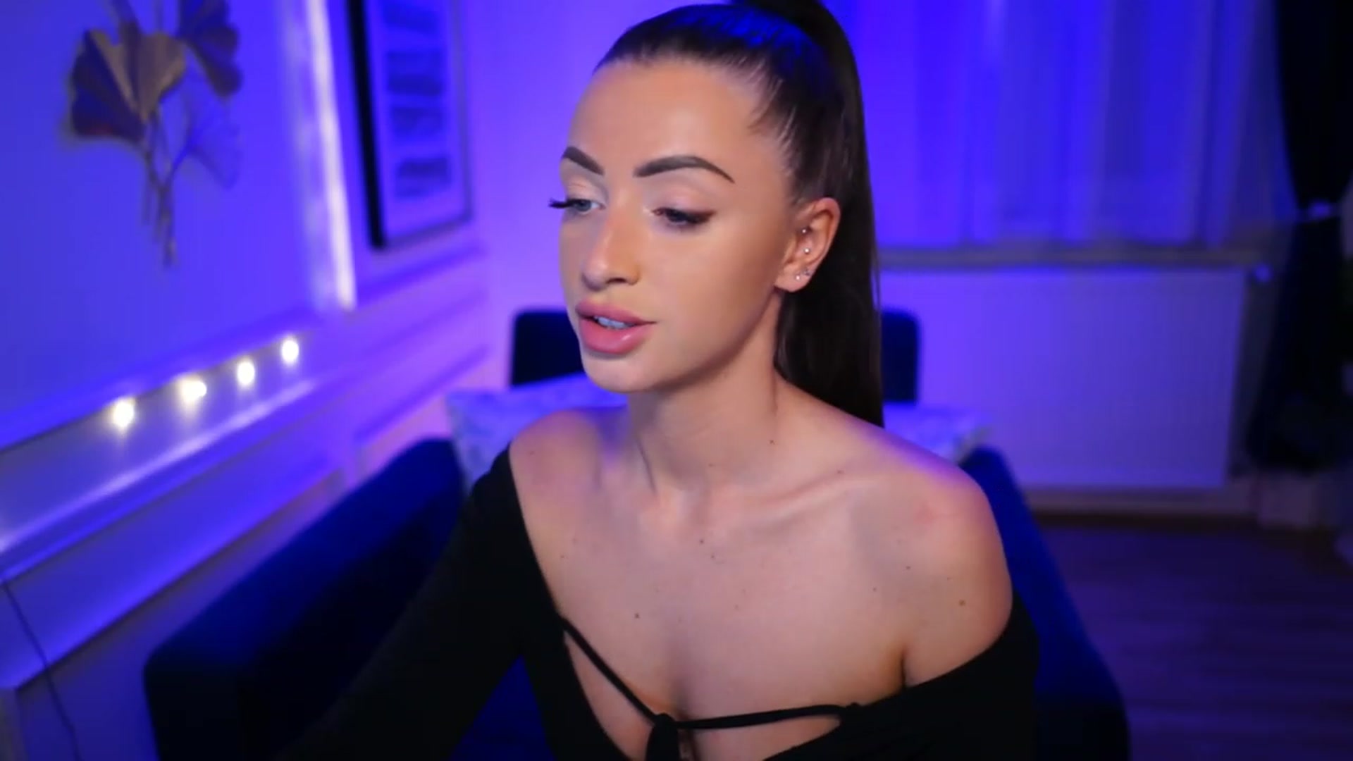 Gallery image thumbnail from emma_ruby's myfreecams stream on, 04/09/2023, 17:23 image 16 of 20