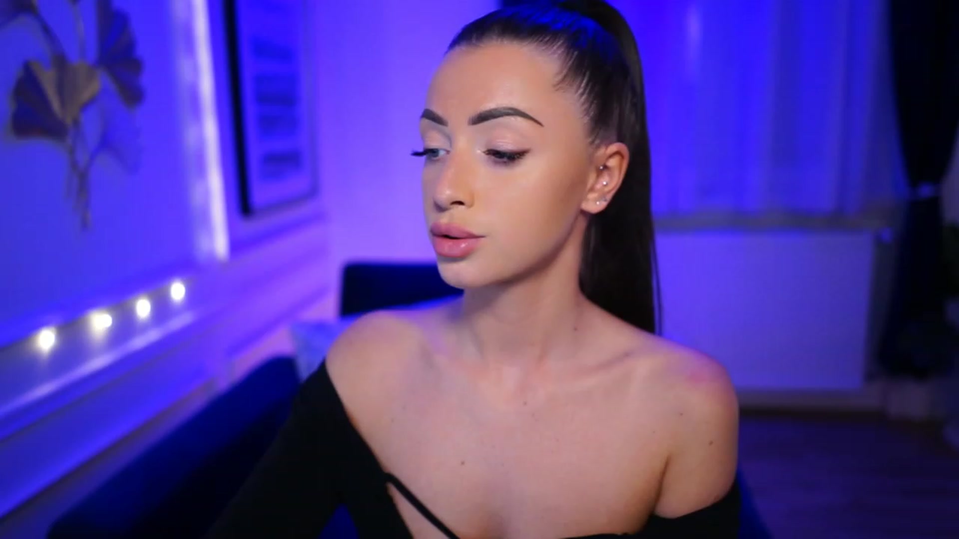 Gallery image thumbnail from emma_ruby's myfreecams stream on, 04/09/2023, 17:23 image 7 of 20