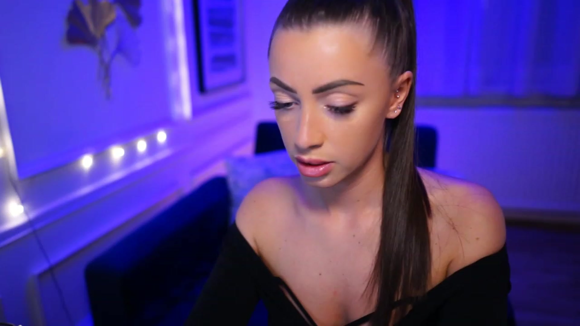 Gallery image thumbnail from emma_ruby's myfreecams stream on, 04/09/2023, 18:22 image 2 of 20
