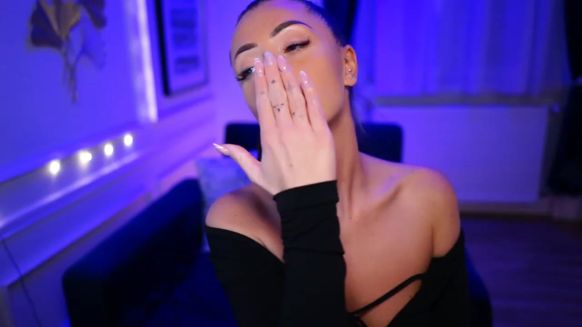 Gallery image thumbnail from emma_ruby's myfreecams stream on, 04/09/2023, 18:22 image 7 of 20