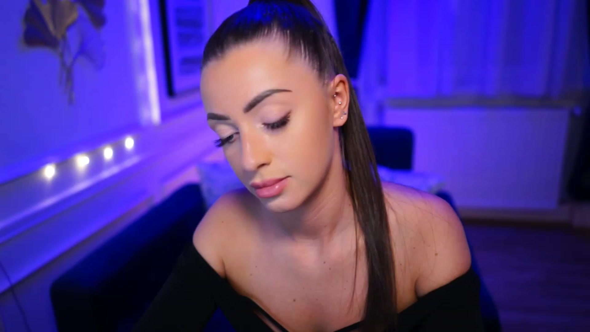 Gallery image thumbnail from emma_ruby's myfreecams stream on, 04/09/2023, 18:22 image 4 of 20