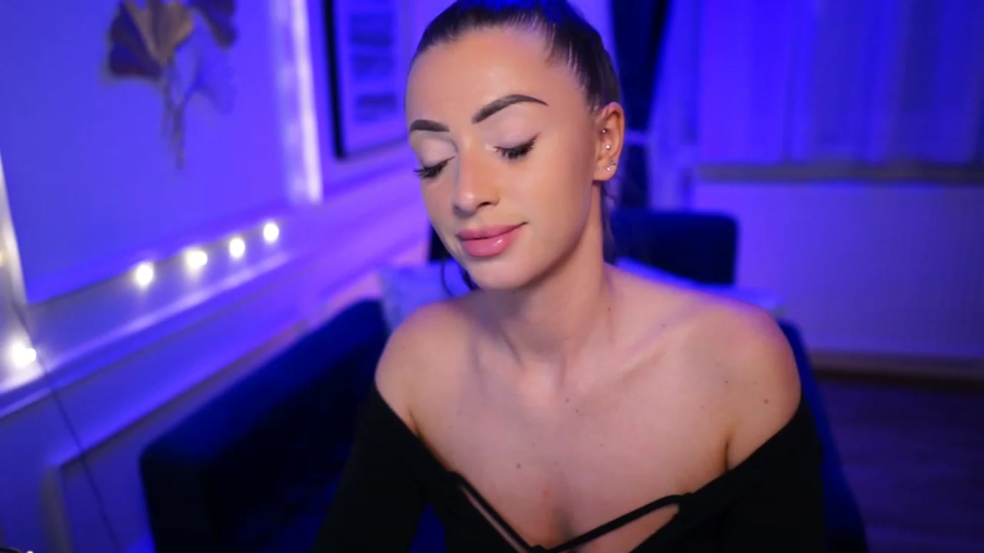 Gallery image thumbnail from emma_ruby's myfreecams stream on, 04/09/2023, 18:22 image 3 of 20