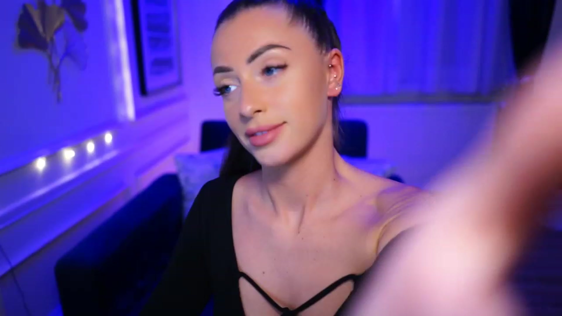 Gallery image thumbnail from emma_ruby's myfreecams stream on, 04/09/2023, 18:22 image 20 of 20
