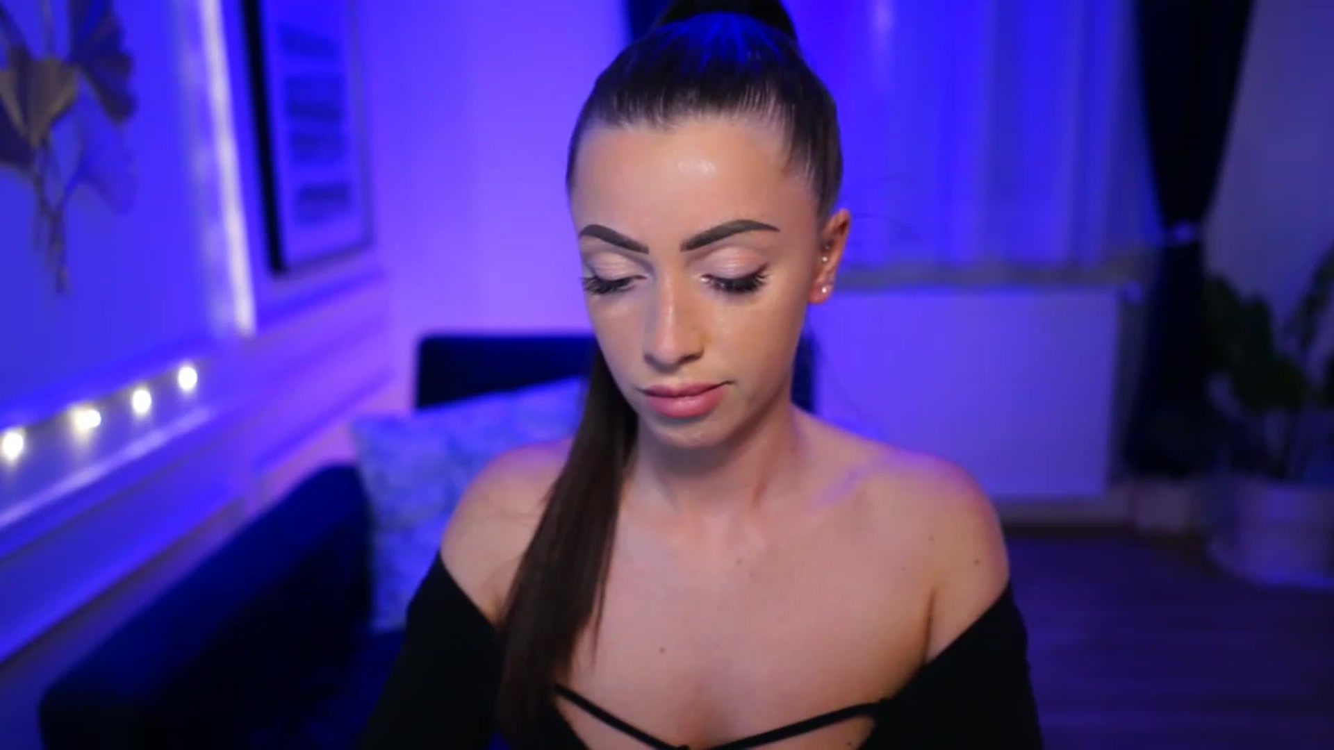 Gallery image thumbnail from emma_ruby's myfreecams stream on, 04/09/2023, 18:22 image 14 of 20