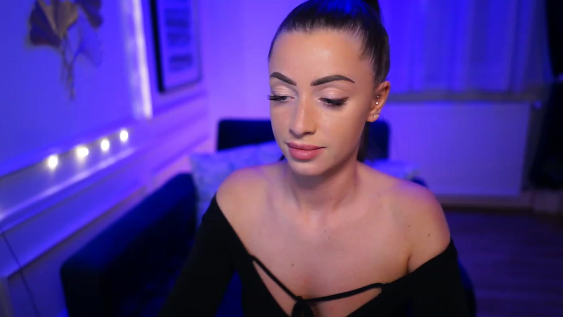 Gallery image thumbnail from emma_ruby's myfreecams stream on, 04/09/2023, 18:22 image 9 of 20