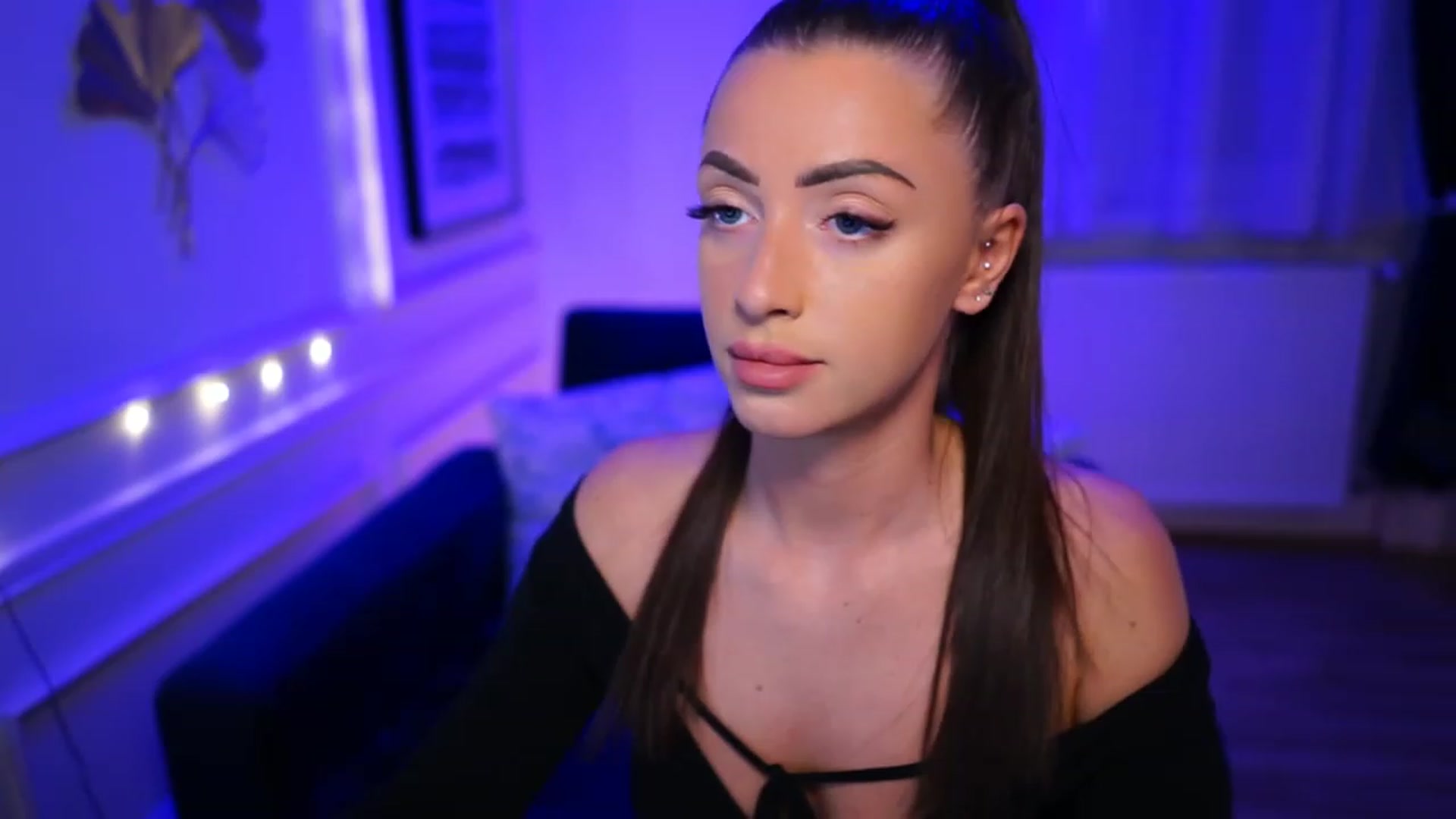 Gallery image thumbnail from emma_ruby's myfreecams stream on, 04/09/2023, 18:22 image 10 of 20